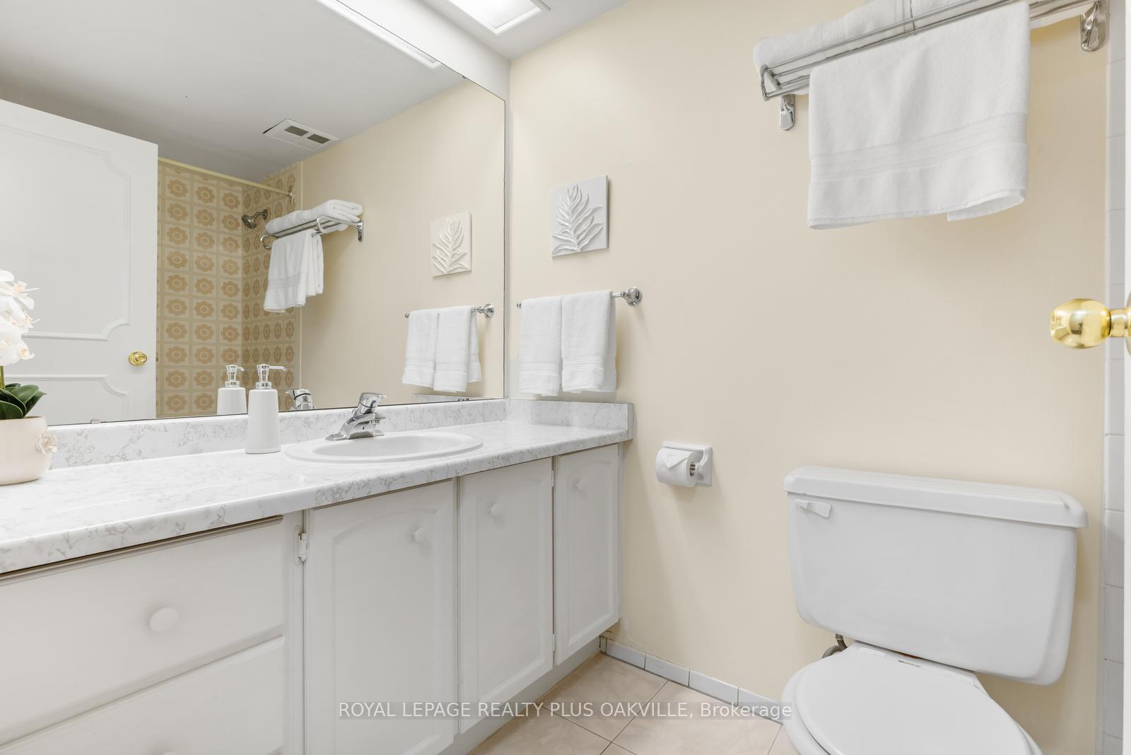 Photo 22 of Unit 102, 2175 Marine Drive, Oakville, Bronte — HOMEH