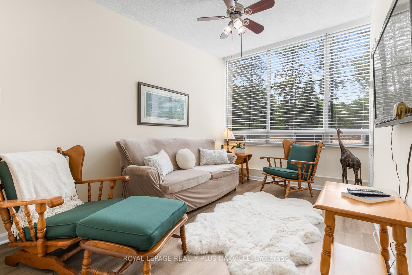Photo 24 of Unit 102, 2175 Marine Drive, Oakville, Bronte — HOMEH