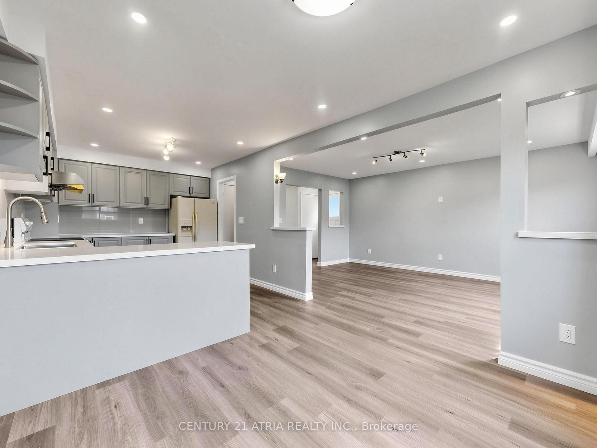 Photo 9 of 34 Haven Hill Square, Scarborough, Agincourt North — HOMEH