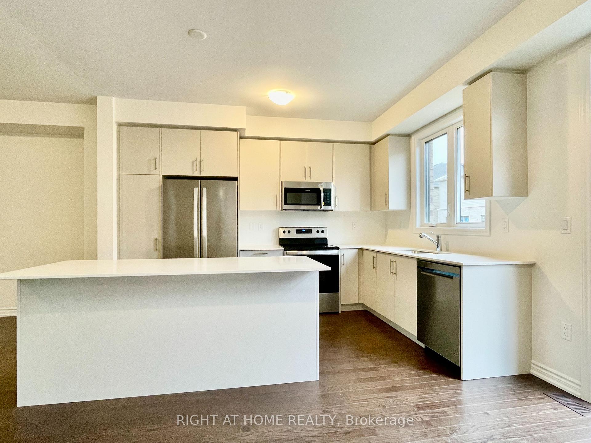 Photo 4 of 63 Phoenix Boulevard, Barrie, Rural Barrie Southeast — HOMEH