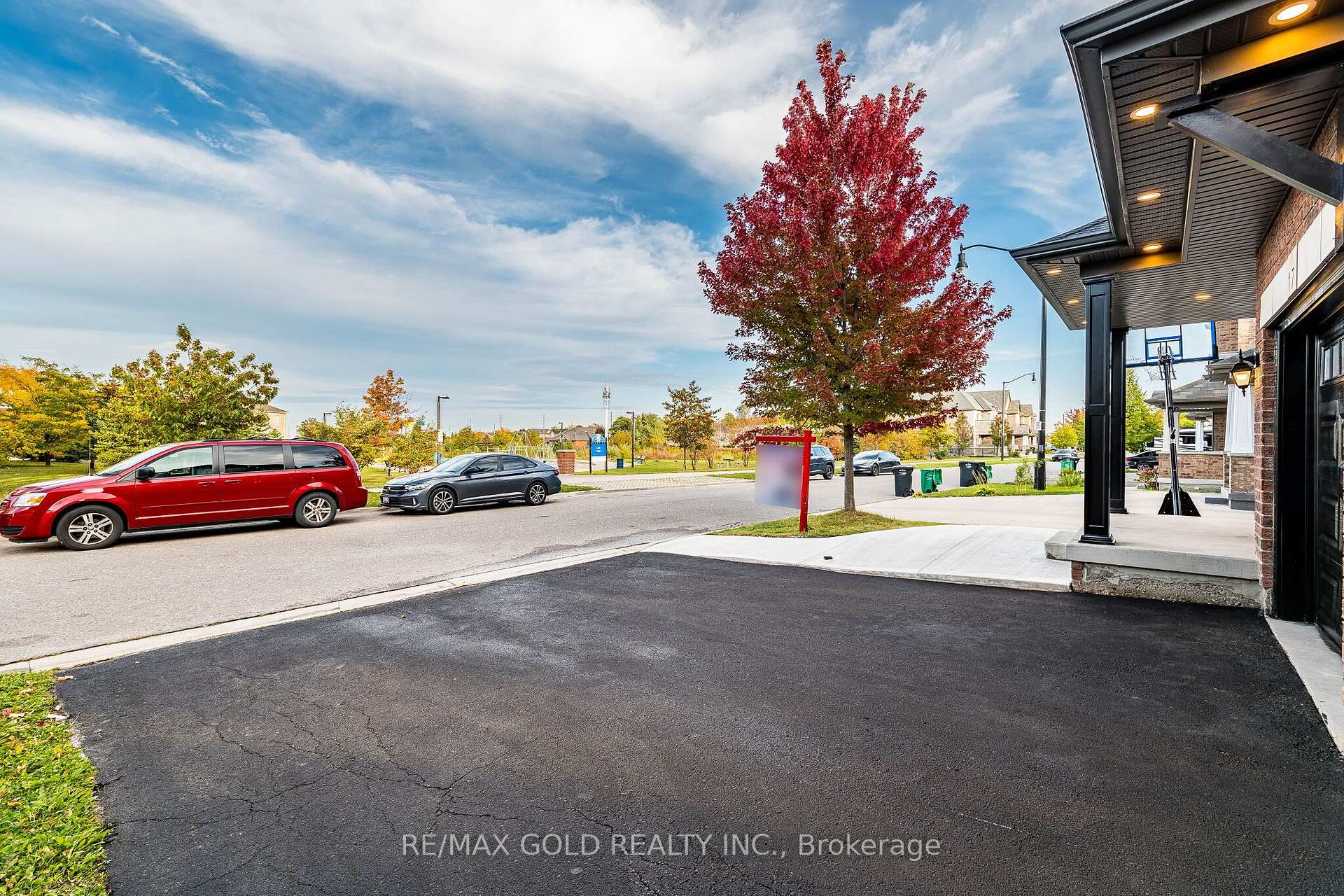 Photo 3 of 17 Lola Crescent, Brampton, Northwest Brampton — HOMEH