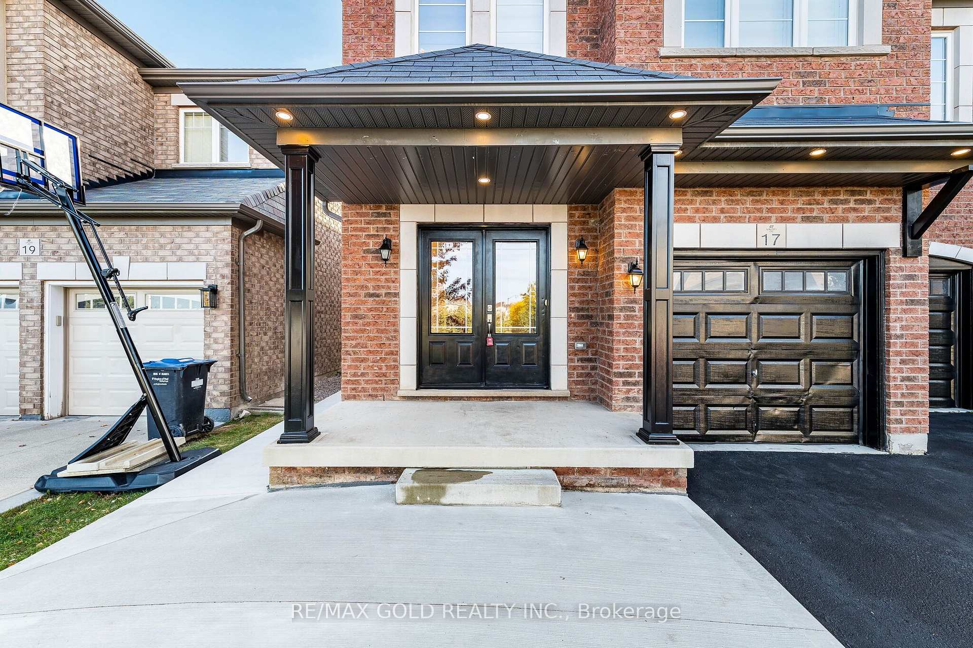 Photo 4 of 17 Lola Crescent, Brampton, Northwest Brampton — HOMEH