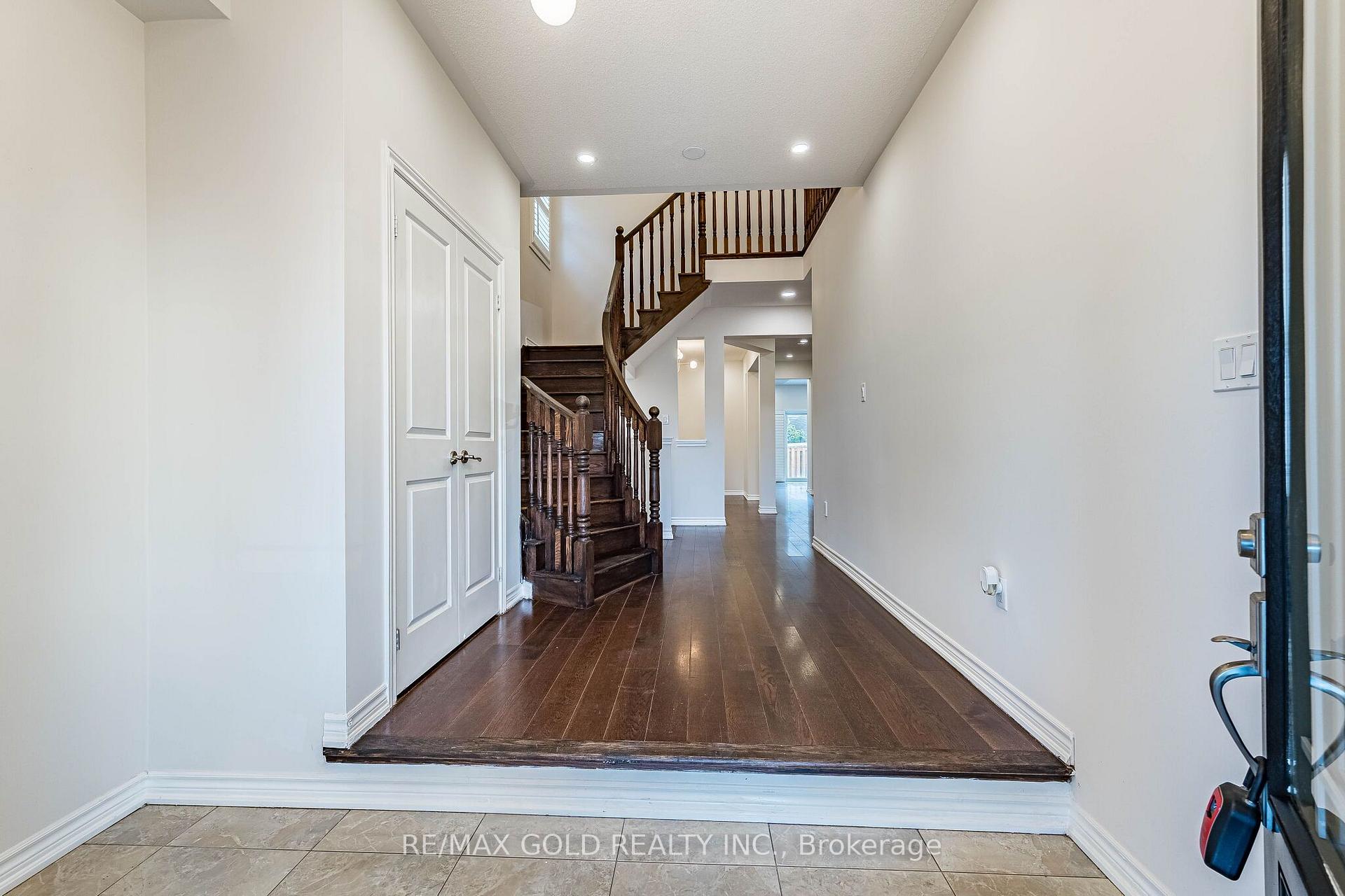 Photo 5 of 17 Lola Crescent, Brampton, Northwest Brampton — HOMEH