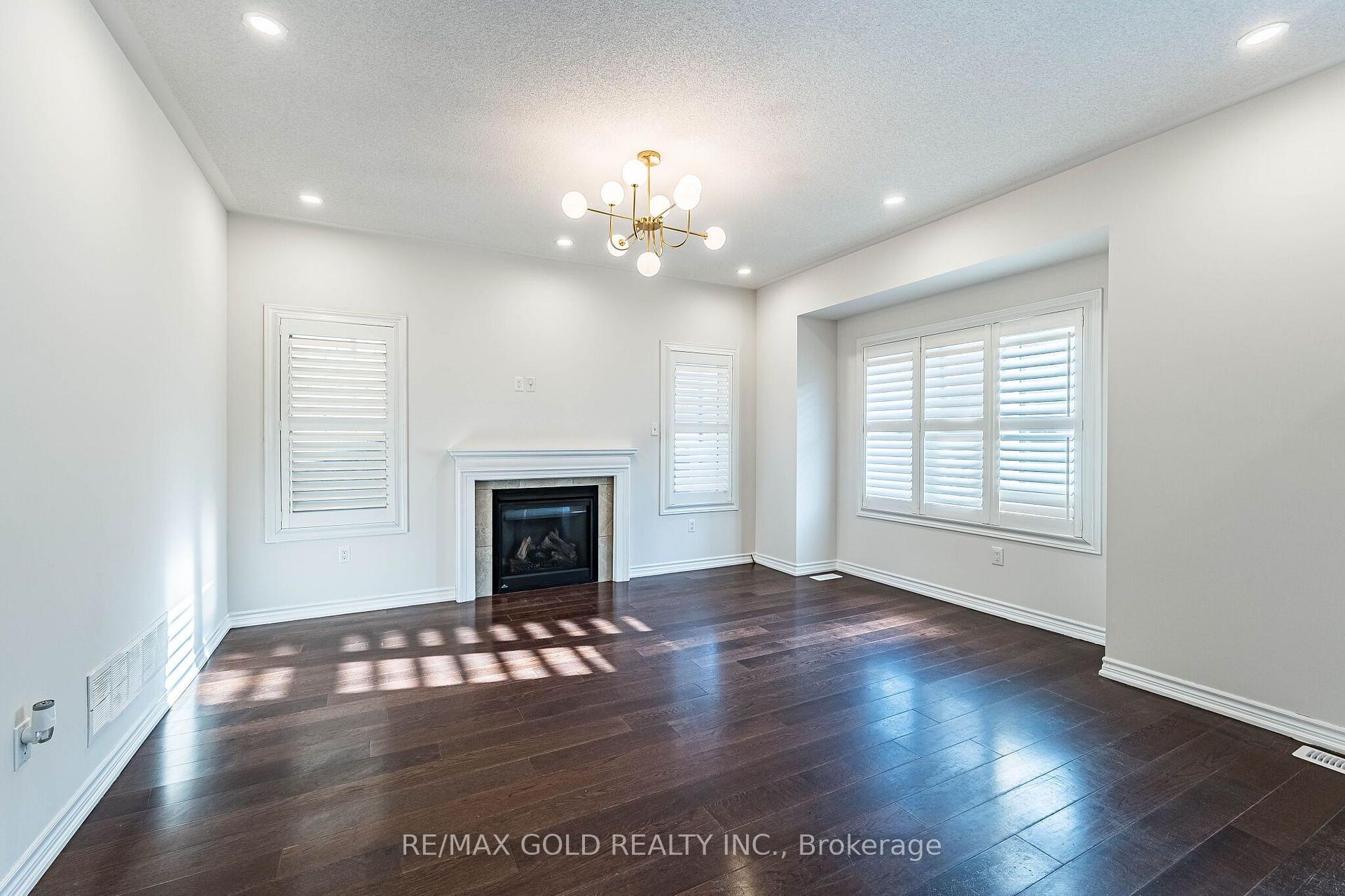 Photo 15 of 17 Lola Crescent, Brampton, Northwest Brampton — HOMEH