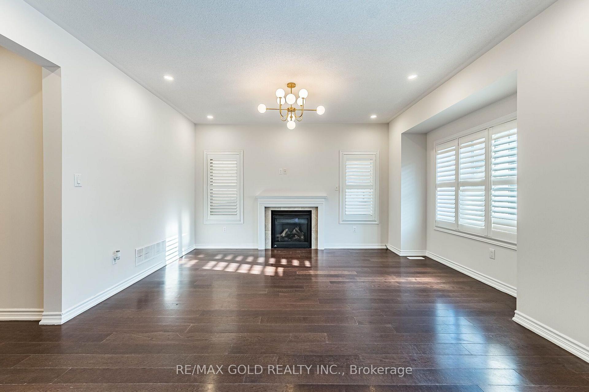 Photo 16 of 17 Lola Crescent, Brampton, Northwest Brampton — HOMEH