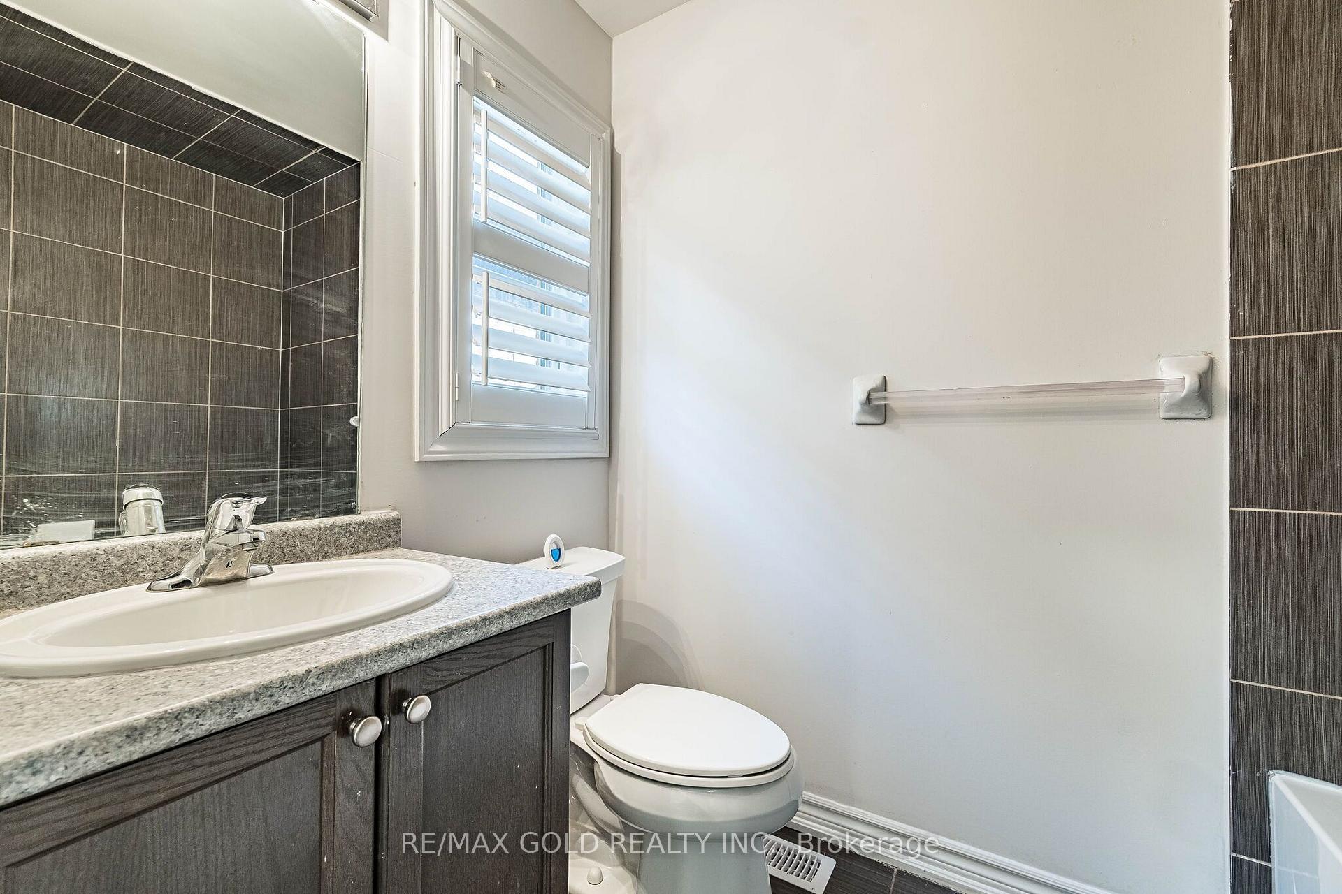 Photo 24 of 17 Lola Crescent, Brampton, Northwest Brampton — HOMEH