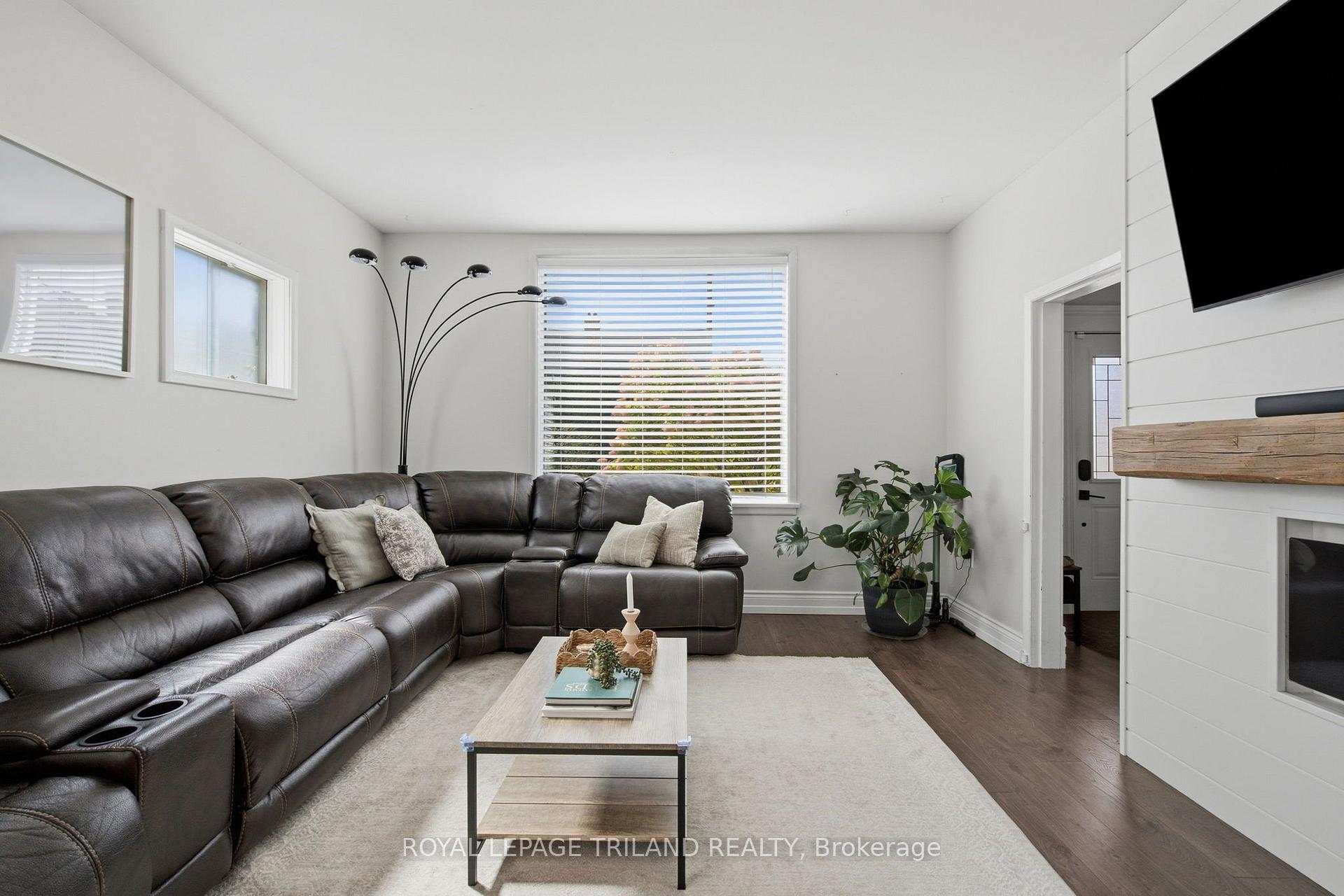 Photo 7 of 54 Hume Street, London, East M — HOMEH