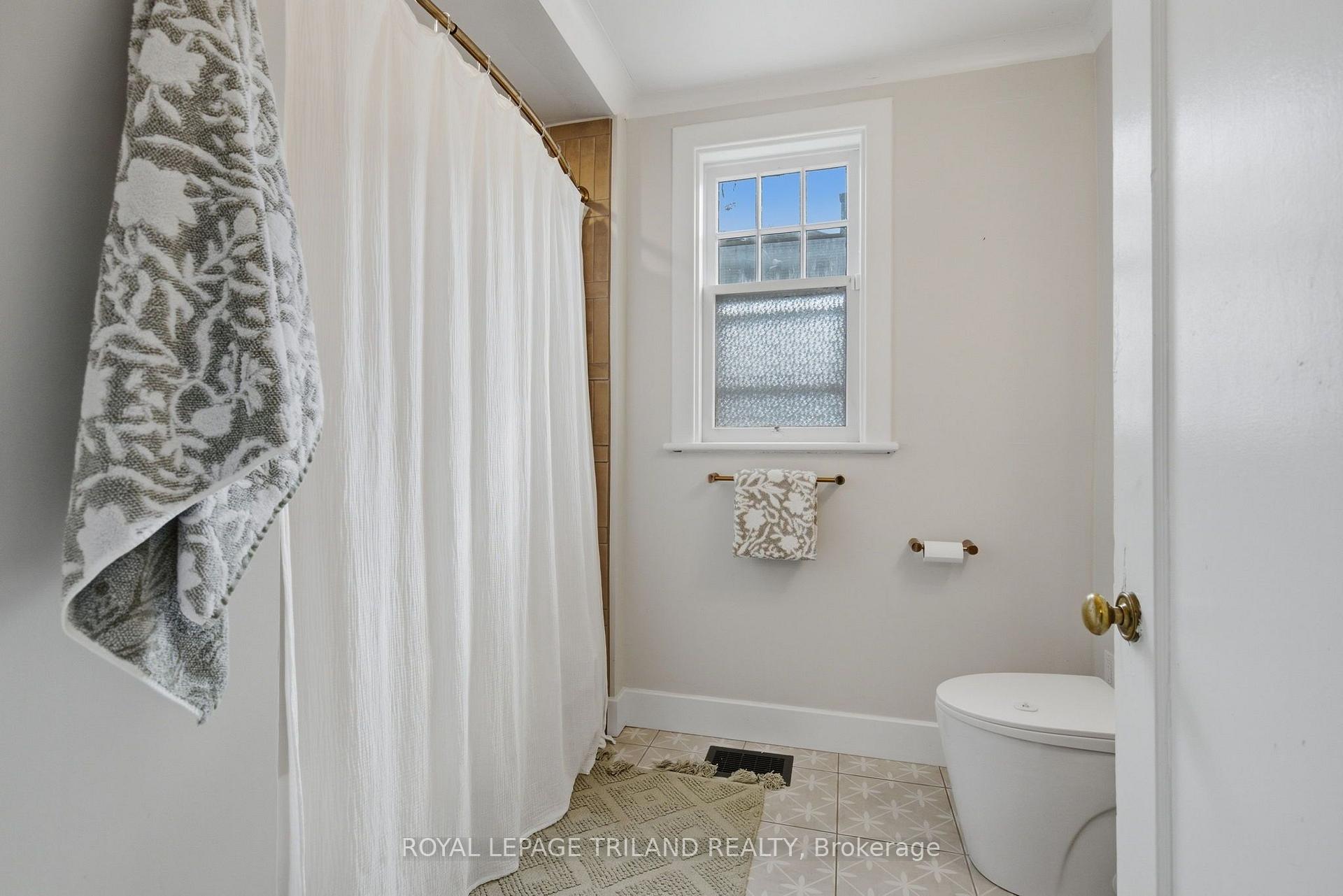 Photo 19 of 54 Hume Street, London, East M — HOMEH