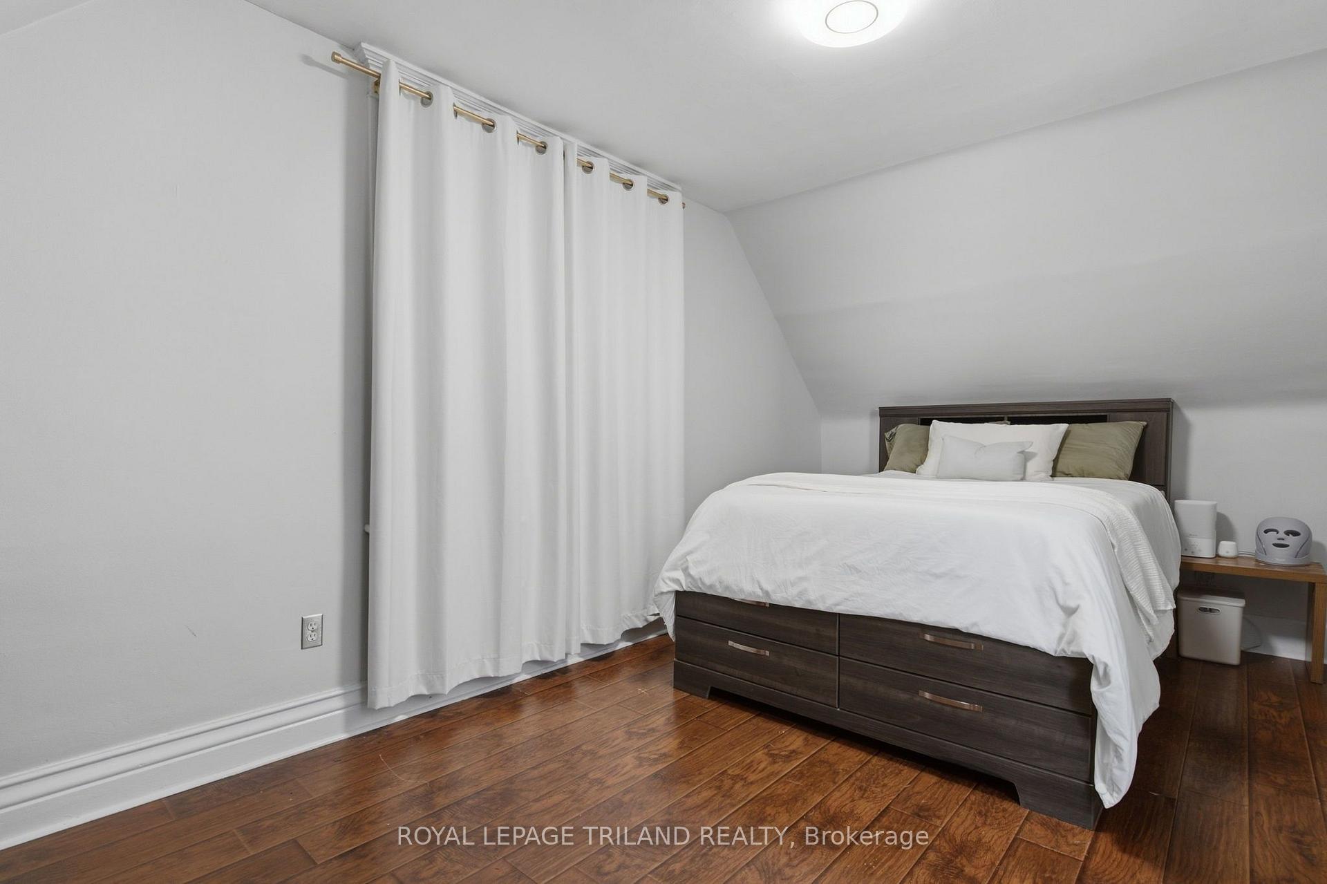 Photo 23 of 54 Hume Street, London, East M — HOMEH