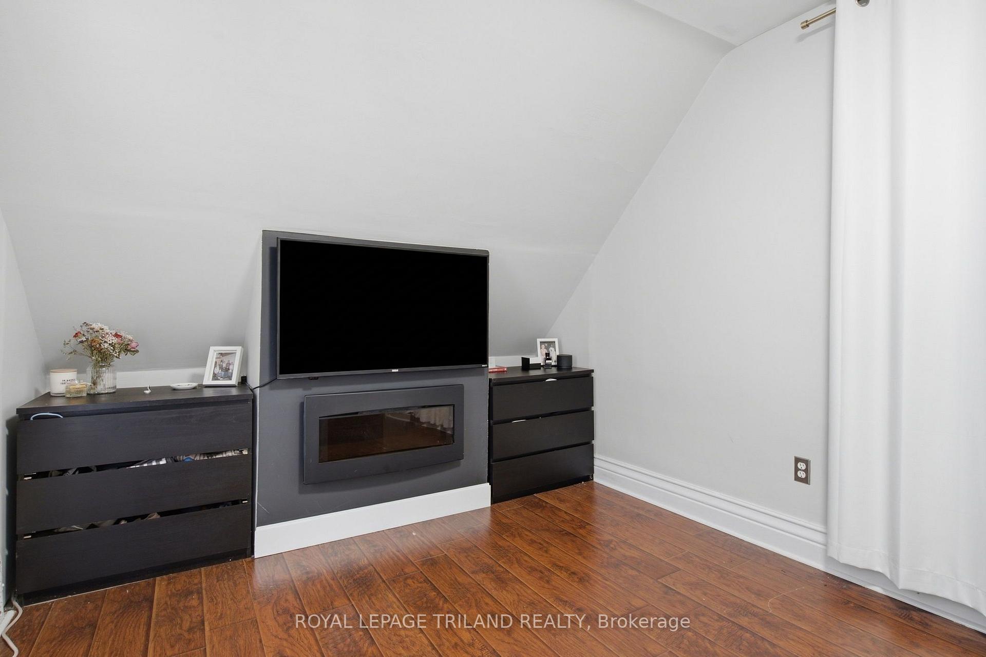Photo 25 of 54 Hume Street, London, East M — HOMEH