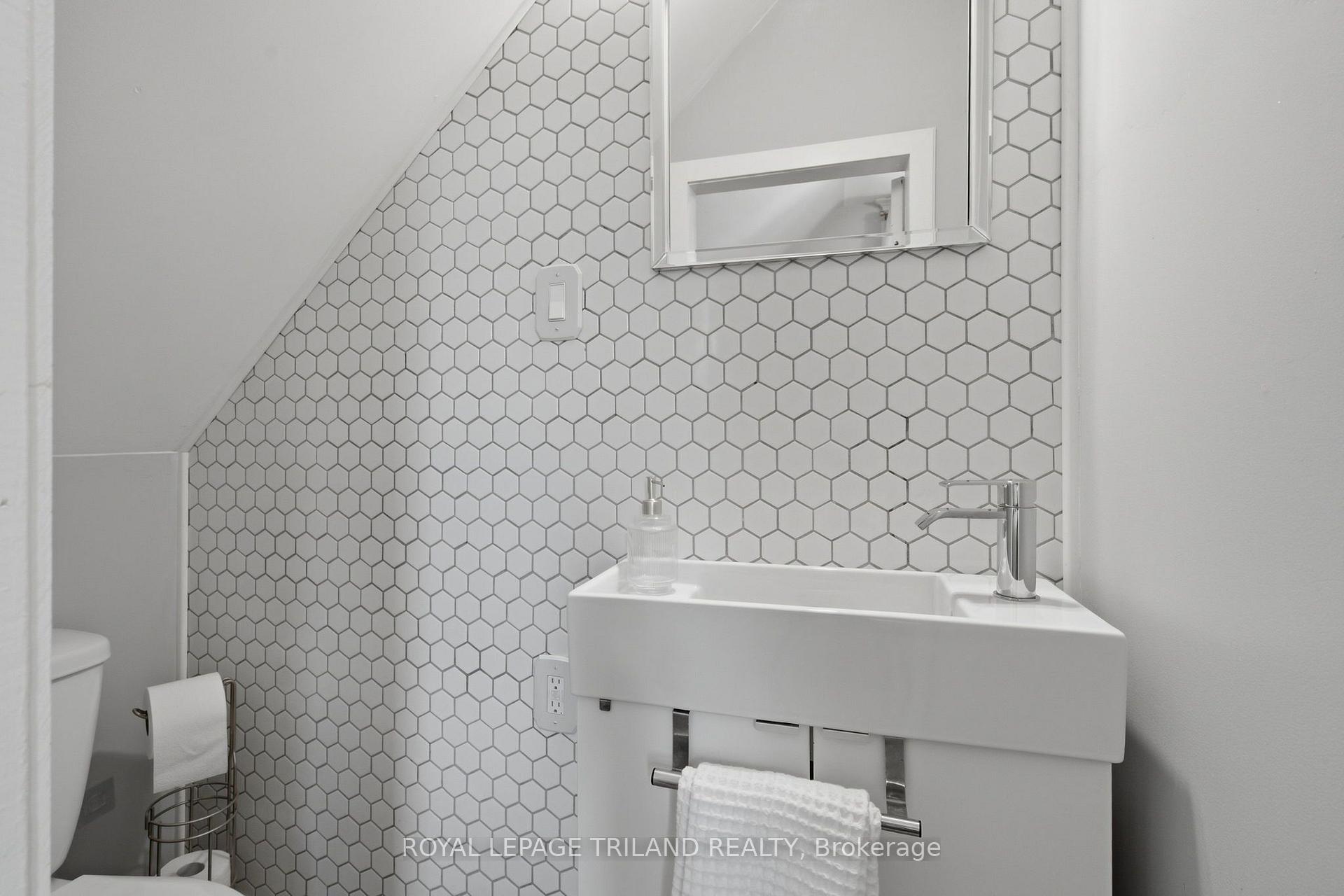 Photo 32 of 54 Hume Street, London, East M — HOMEH