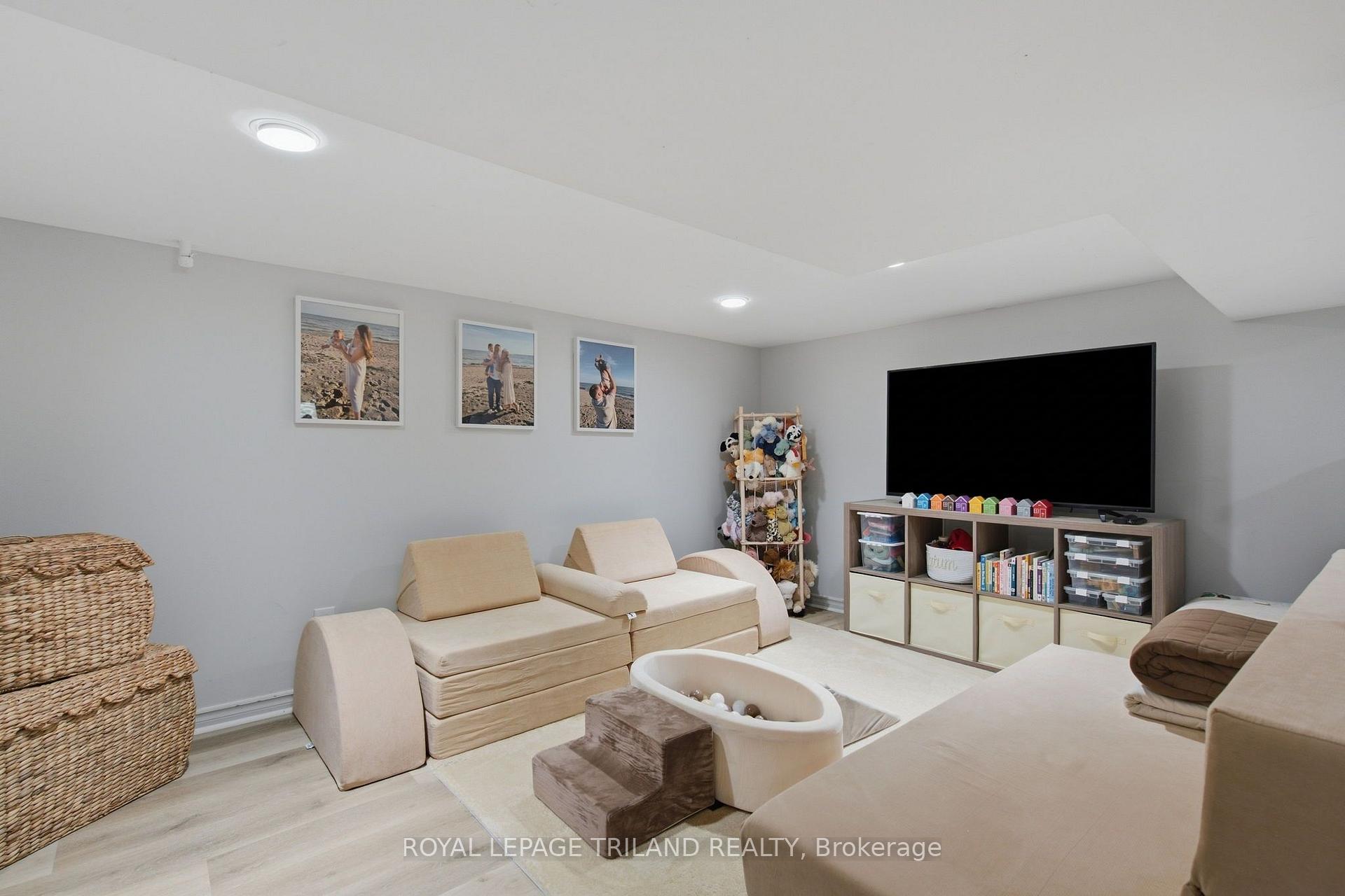 Photo 34 of 54 Hume Street, London, East M — HOMEH