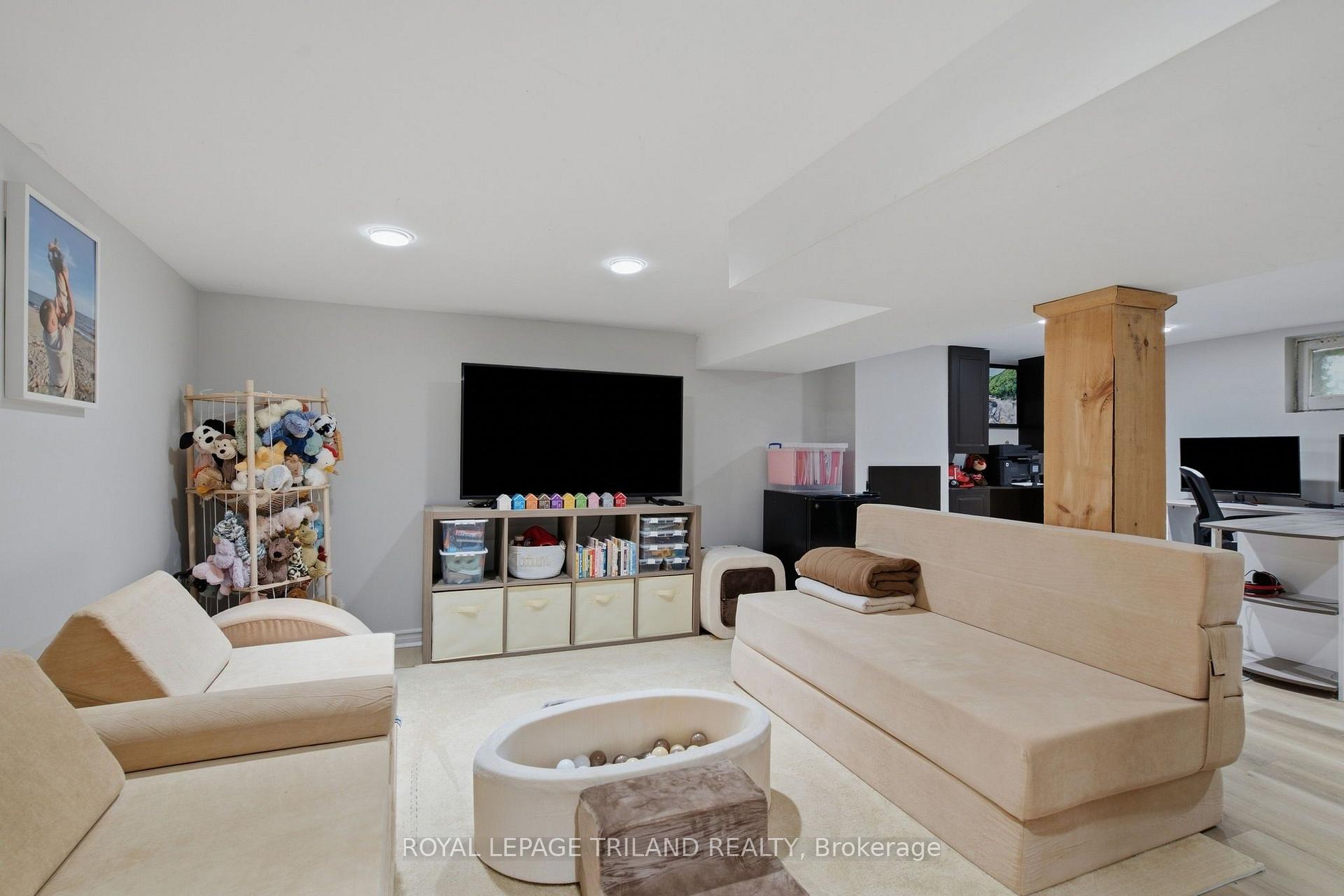 Photo 35 of 54 Hume Street, London, East M — HOMEH