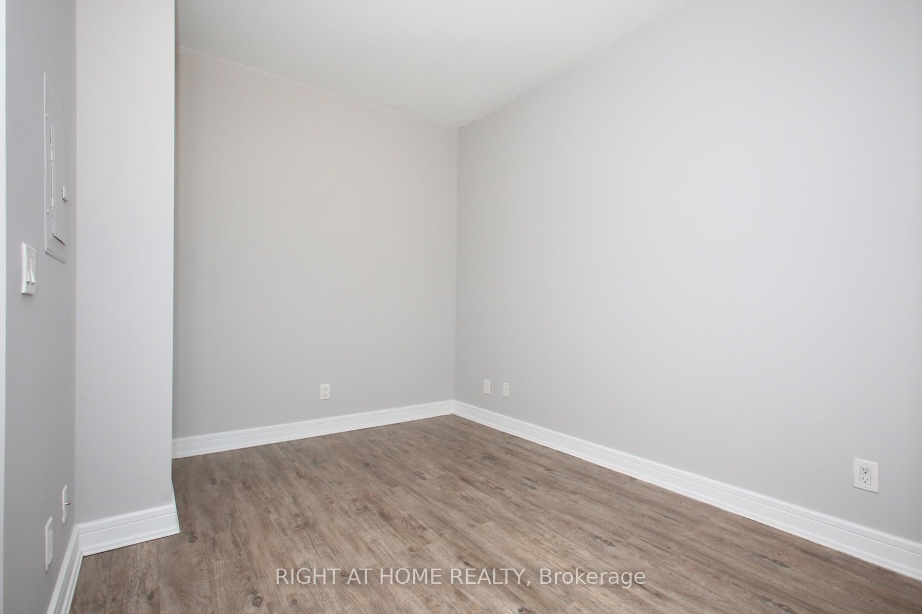 Photo 18 of Unit 303, 35 Brian Peck Crescent, Toronto, Thorncliffe Park — HOMEH