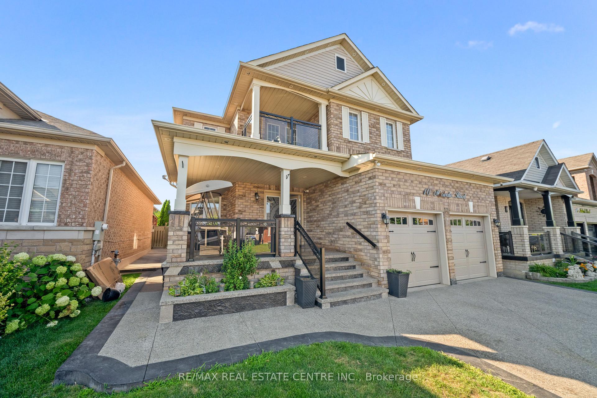 Photo 3 of 10 Midvale Road, Brampton, Fletcher's Meadow — HOMEH