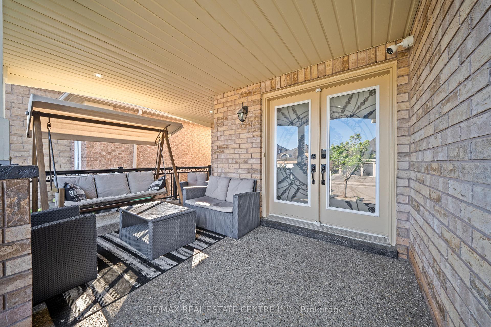 Photo 4 of 10 Midvale Road, Brampton, Fletcher's Meadow — HOMEH