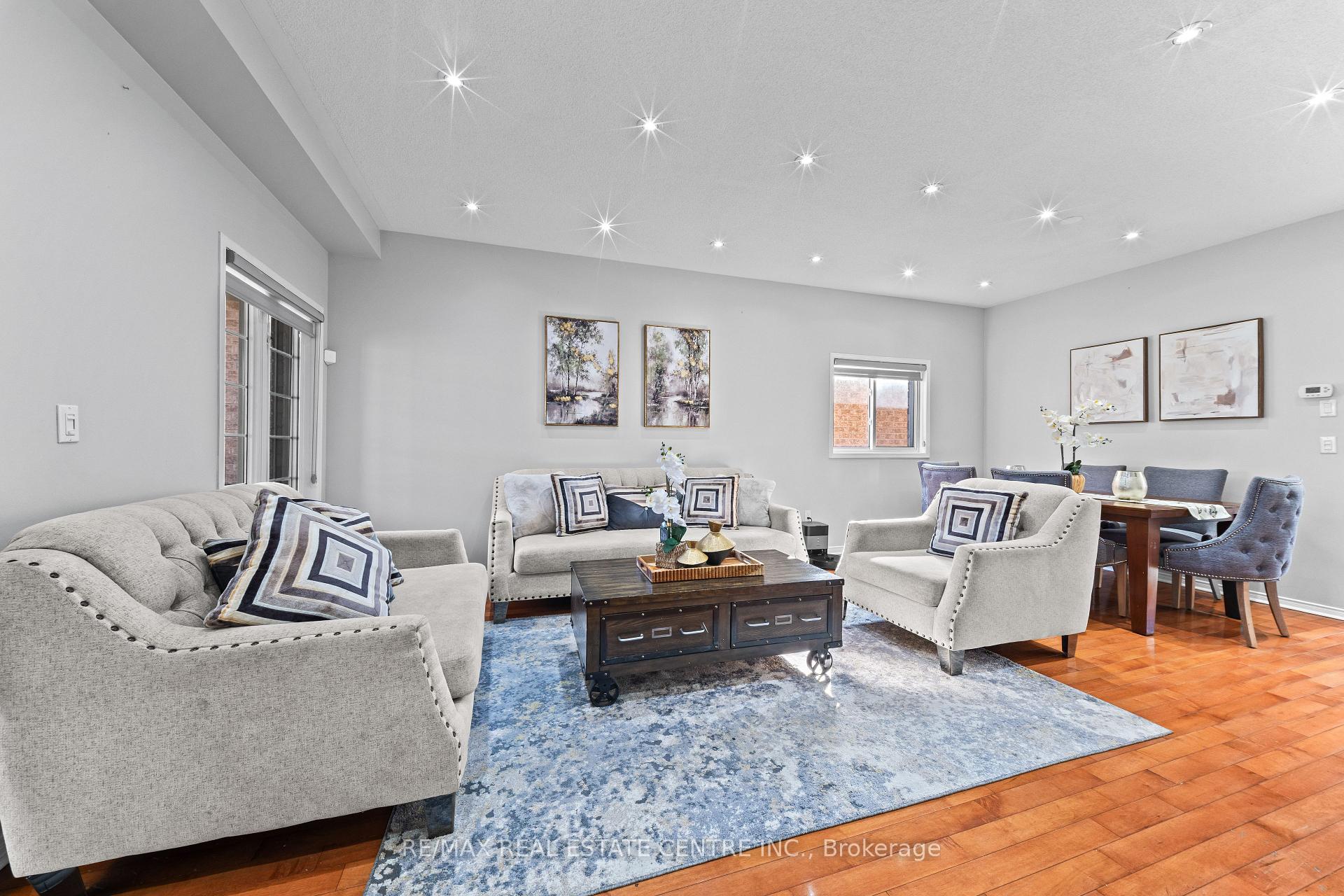 Photo 7 of 10 Midvale Road, Brampton, Fletcher's Meadow — HOMEH