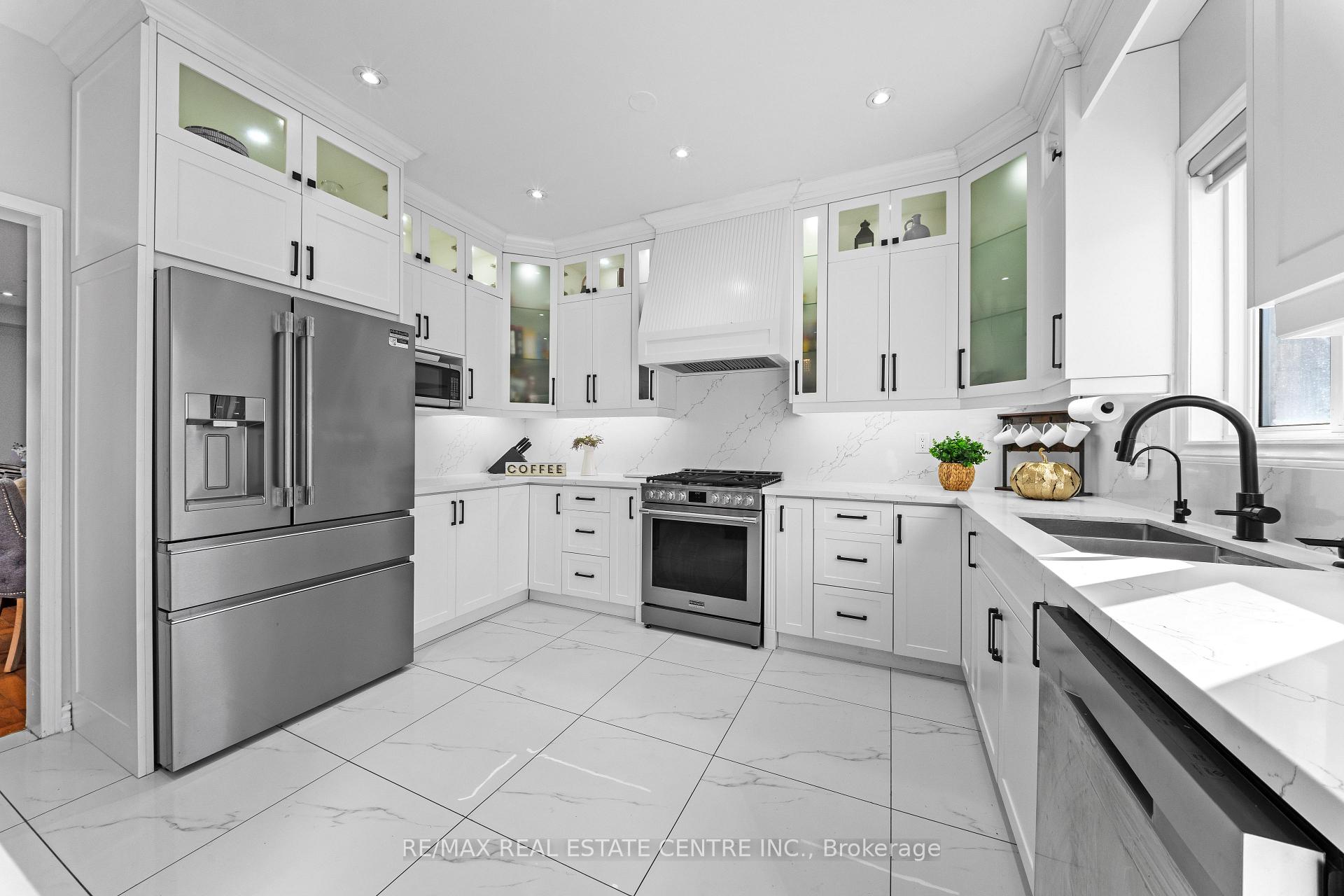 Photo 9 of 10 Midvale Road, Brampton, Fletcher's Meadow — HOMEH