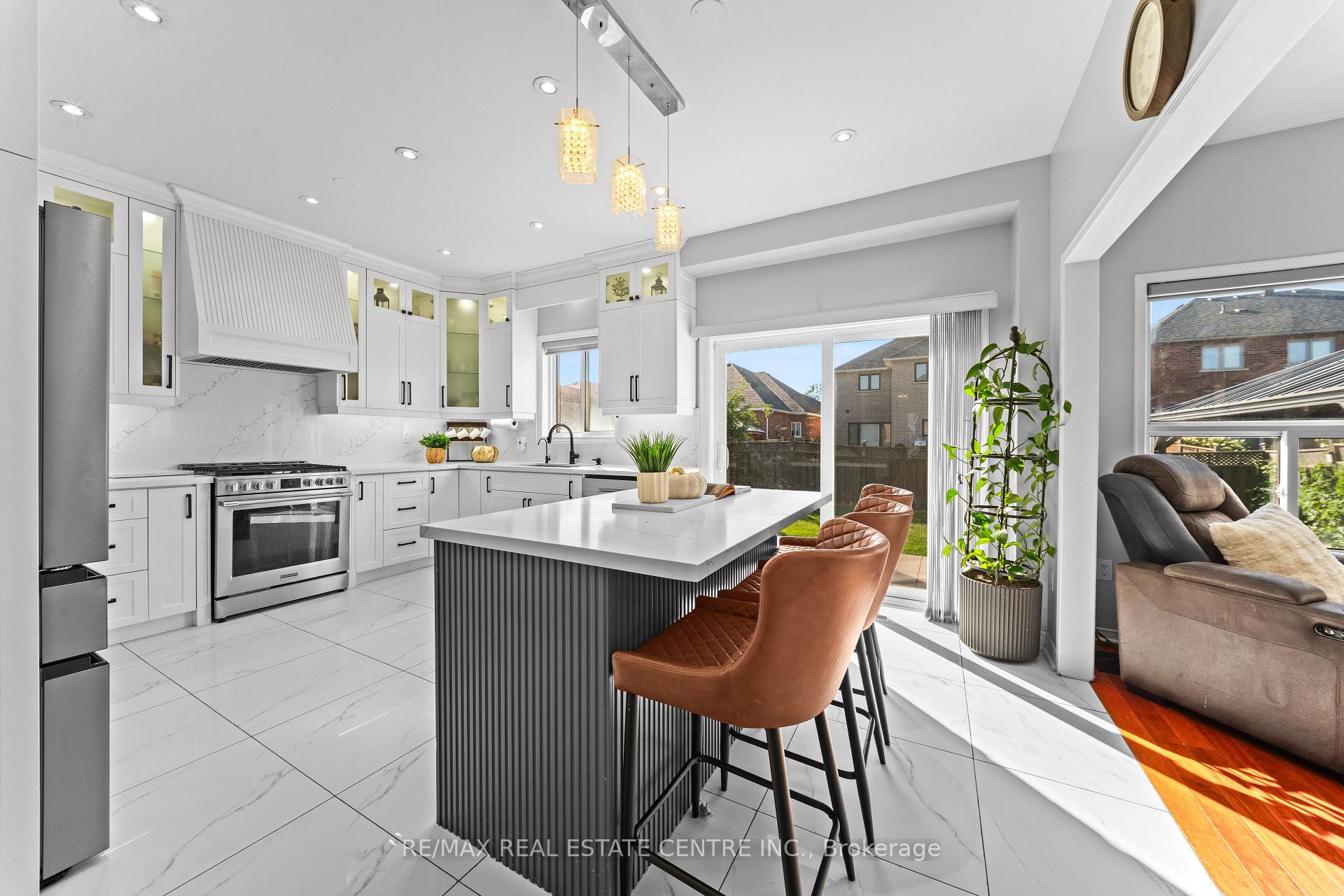 Photo 10 of 10 Midvale Road, Brampton, Fletcher's Meadow — HOMEH
