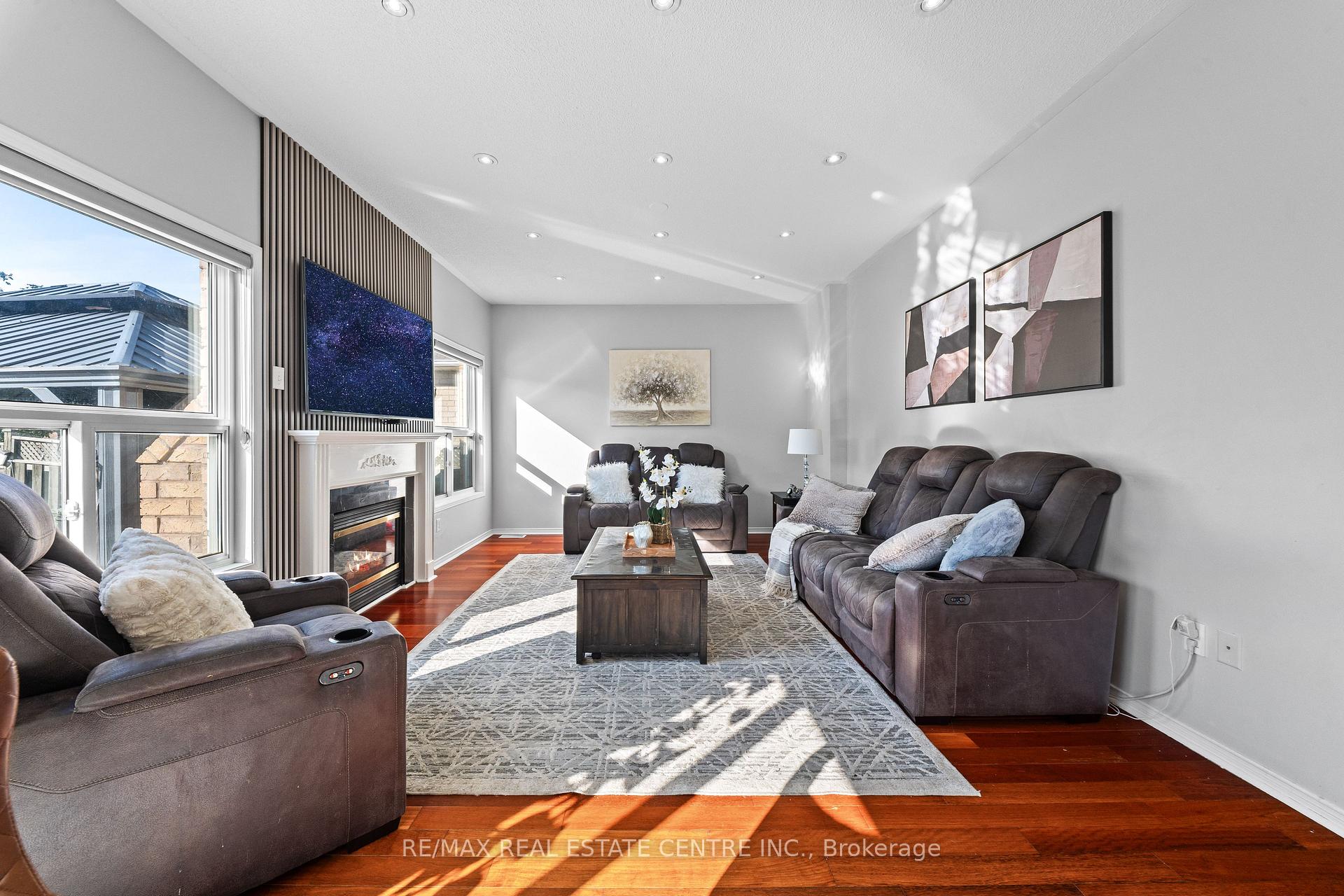Photo 13 of 10 Midvale Road, Brampton, Fletcher's Meadow — HOMEH
