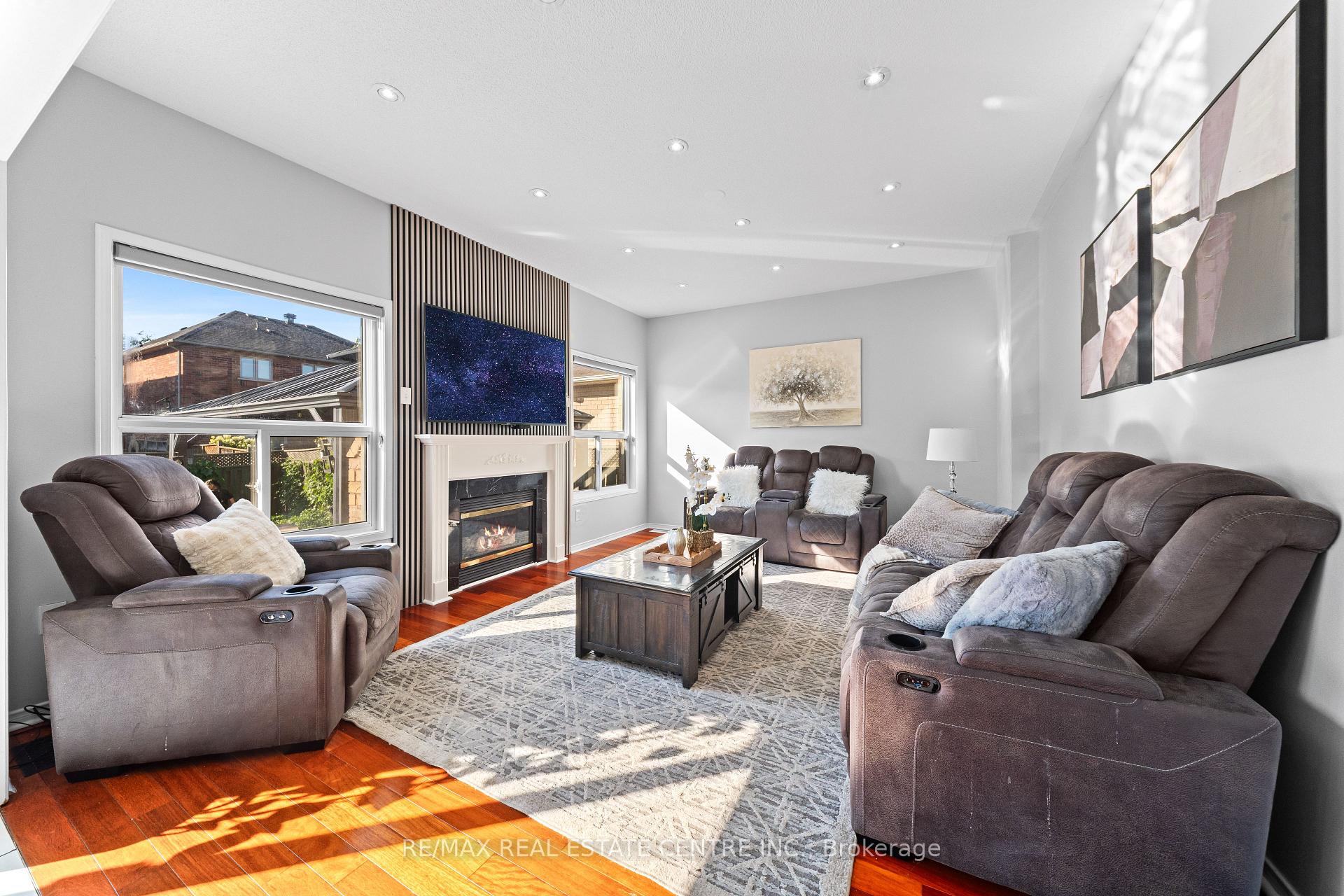 Photo 14 of 10 Midvale Road, Brampton, Fletcher's Meadow — HOMEH