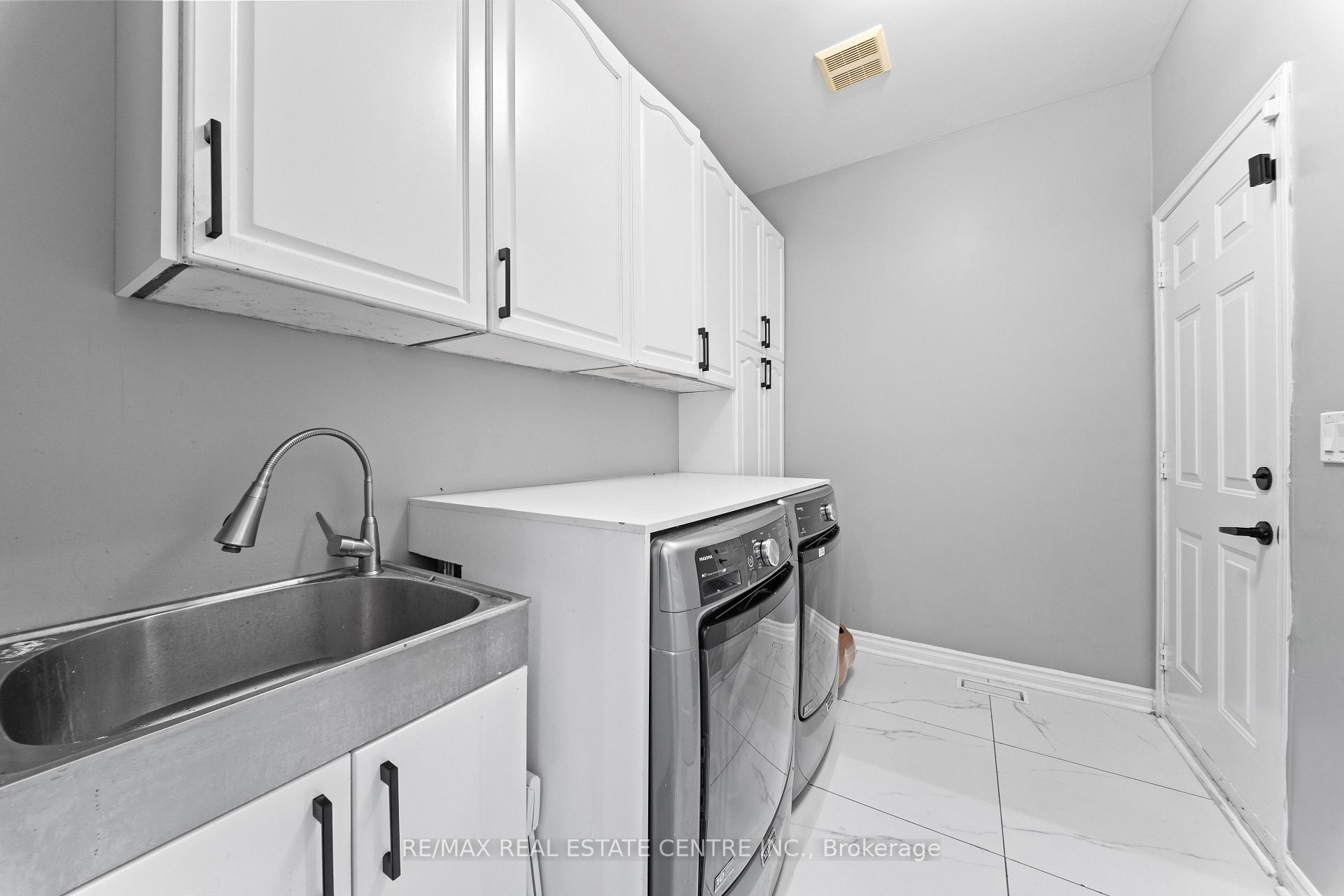 Photo 17 of 10 Midvale Road, Brampton, Fletcher's Meadow — HOMEH