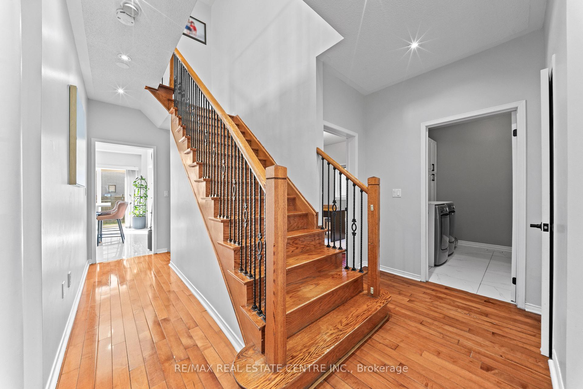 Photo 18 of 10 Midvale Road, Brampton, Fletcher's Meadow — HOMEH