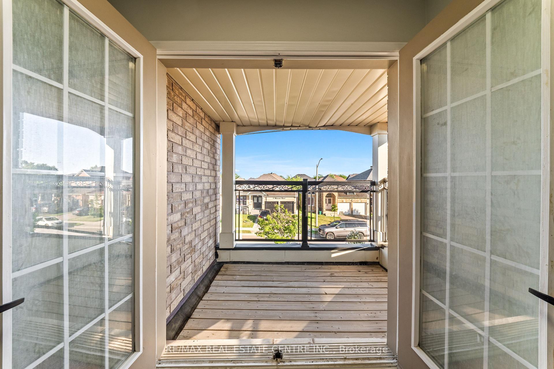 Photo 27 of 10 Midvale Road, Brampton, Fletcher's Meadow — HOMEH