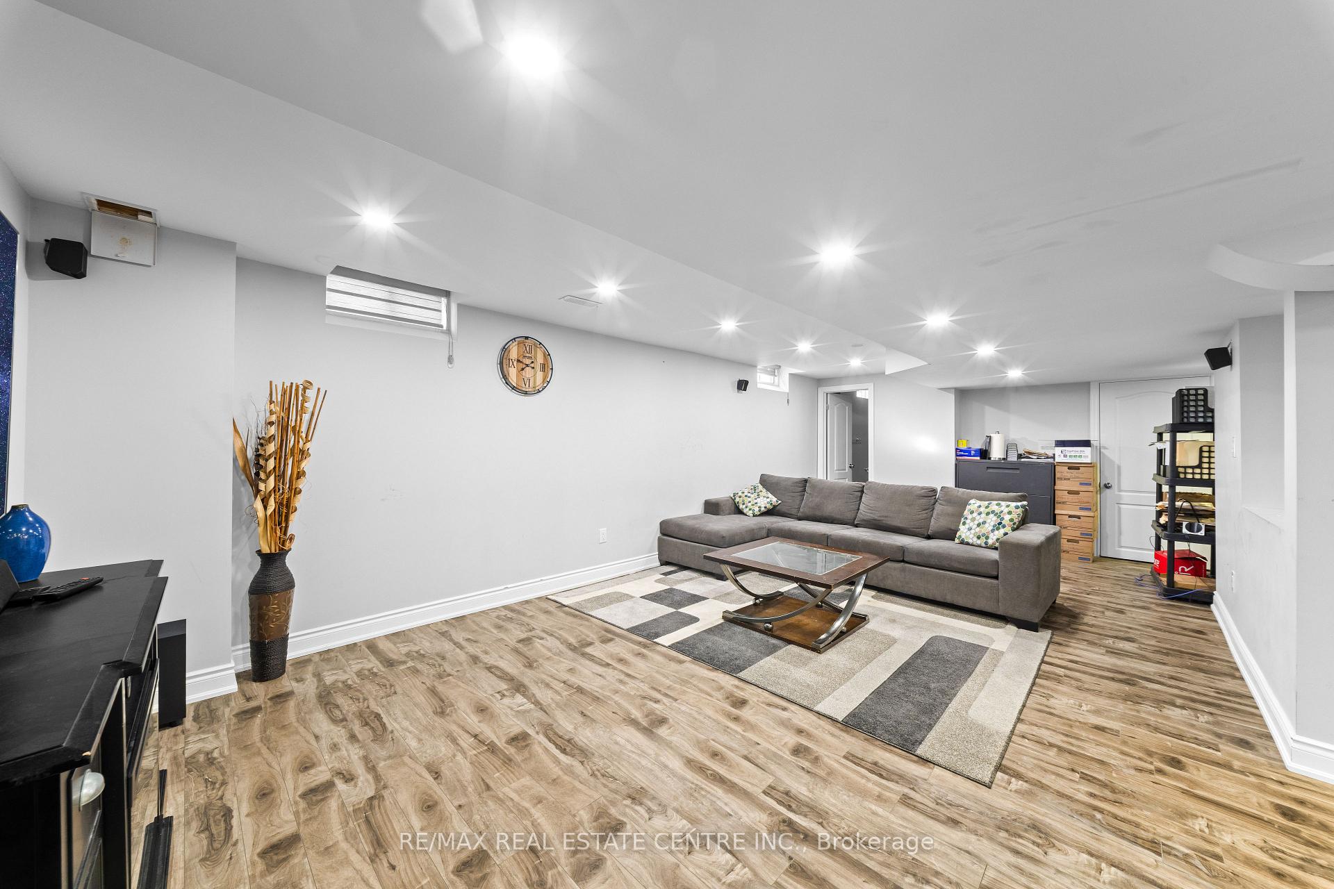 Photo 31 of 10 Midvale Road, Brampton, Fletcher's Meadow — HOMEH