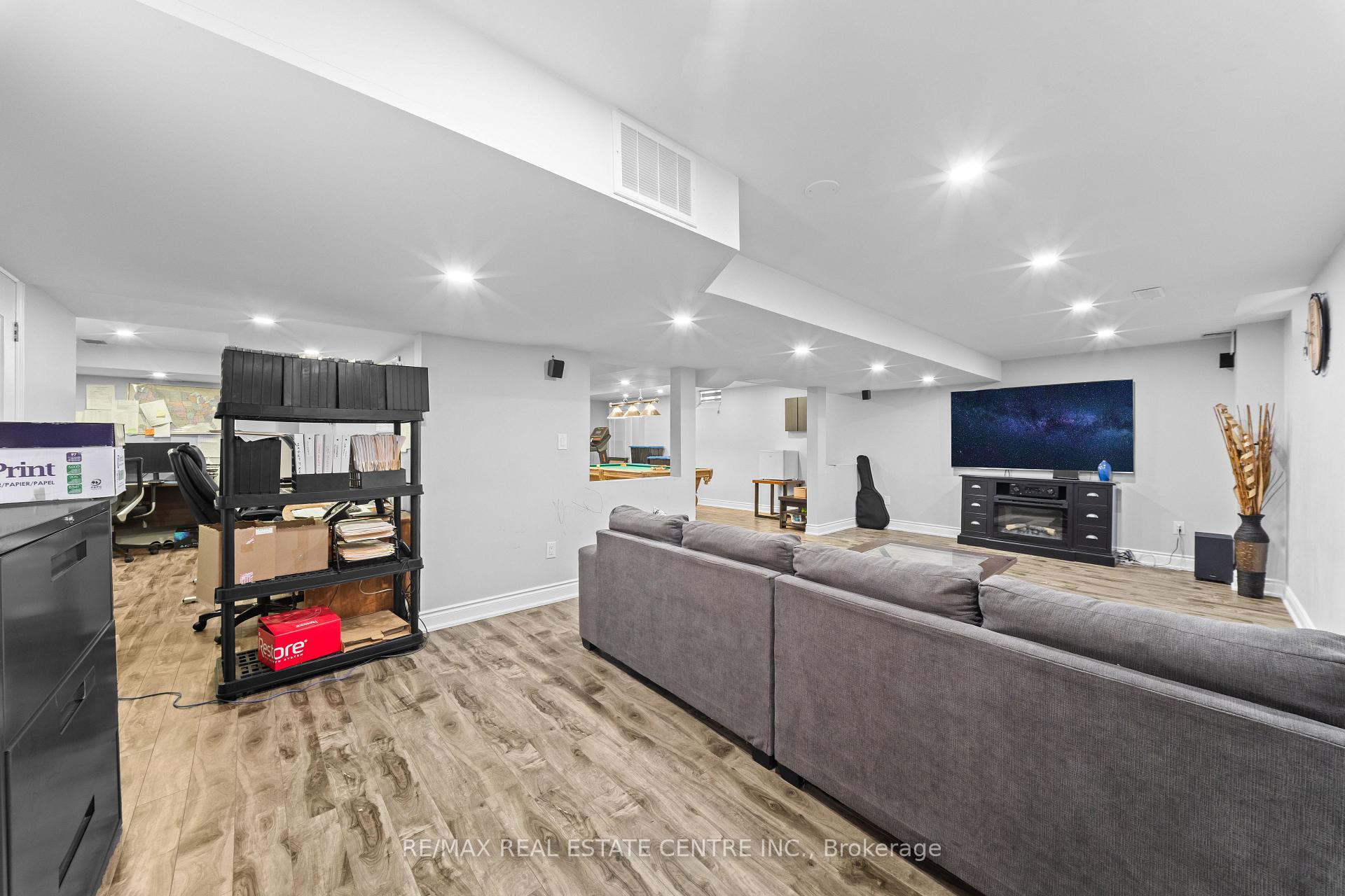 Photo 32 of 10 Midvale Road, Brampton, Fletcher's Meadow — HOMEH