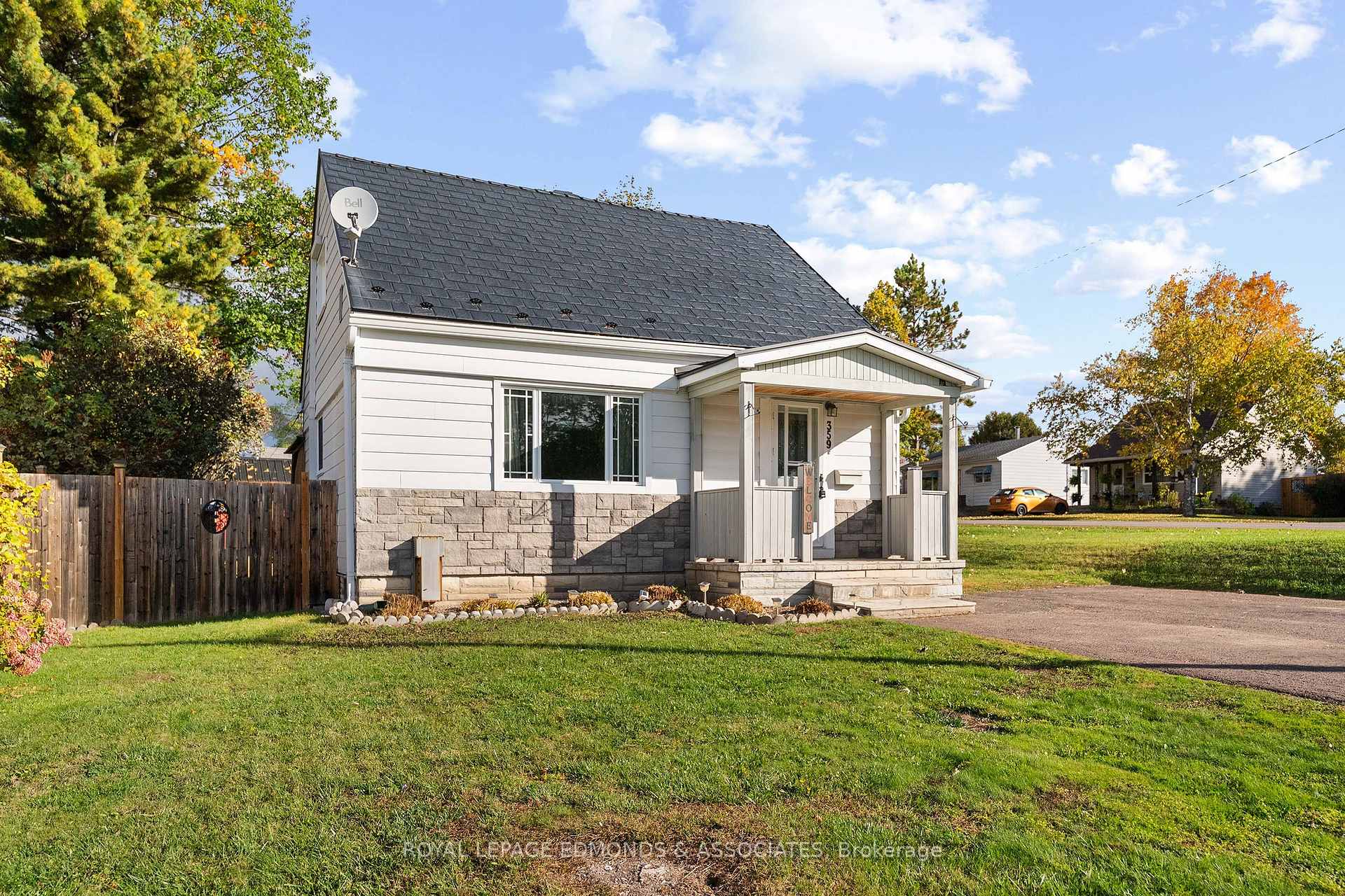 Photo 3 of 359 Chamberlain Street, Pembroke, Pembroke — HOMEH