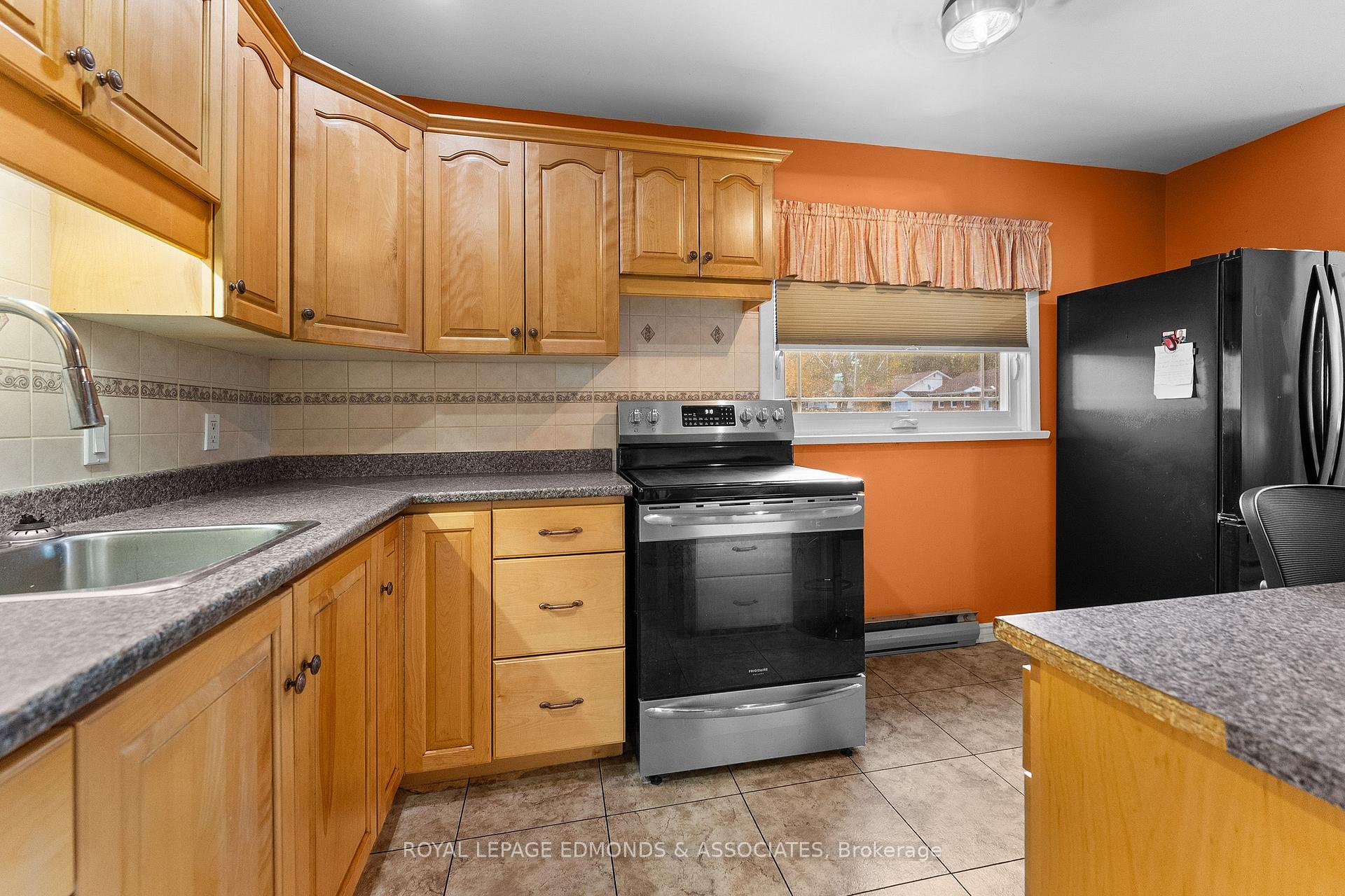 Photo 7 of 359 Chamberlain Street, Pembroke, Pembroke — HOMEH