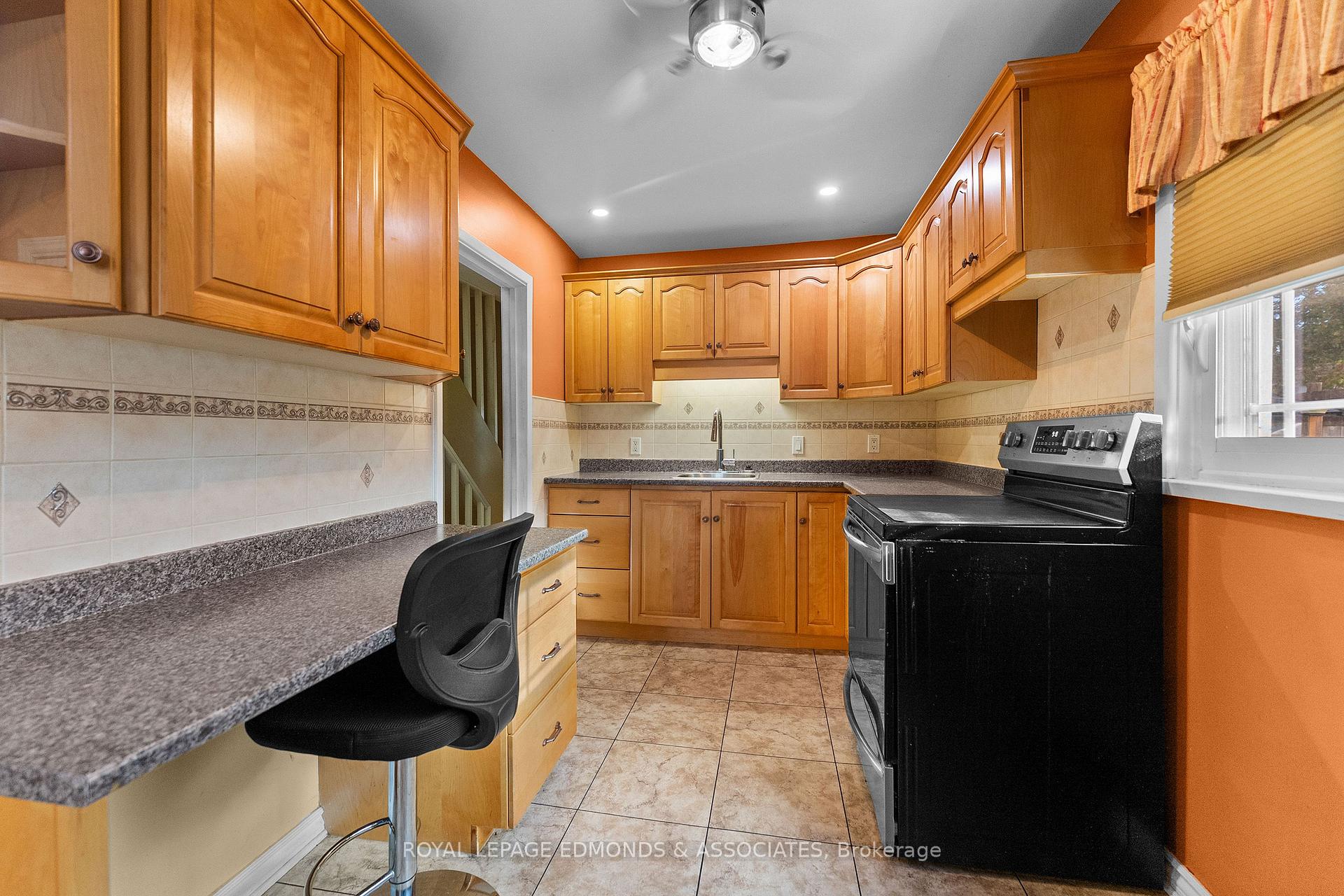 Photo 10 of 359 Chamberlain Street, Pembroke, Pembroke — HOMEH