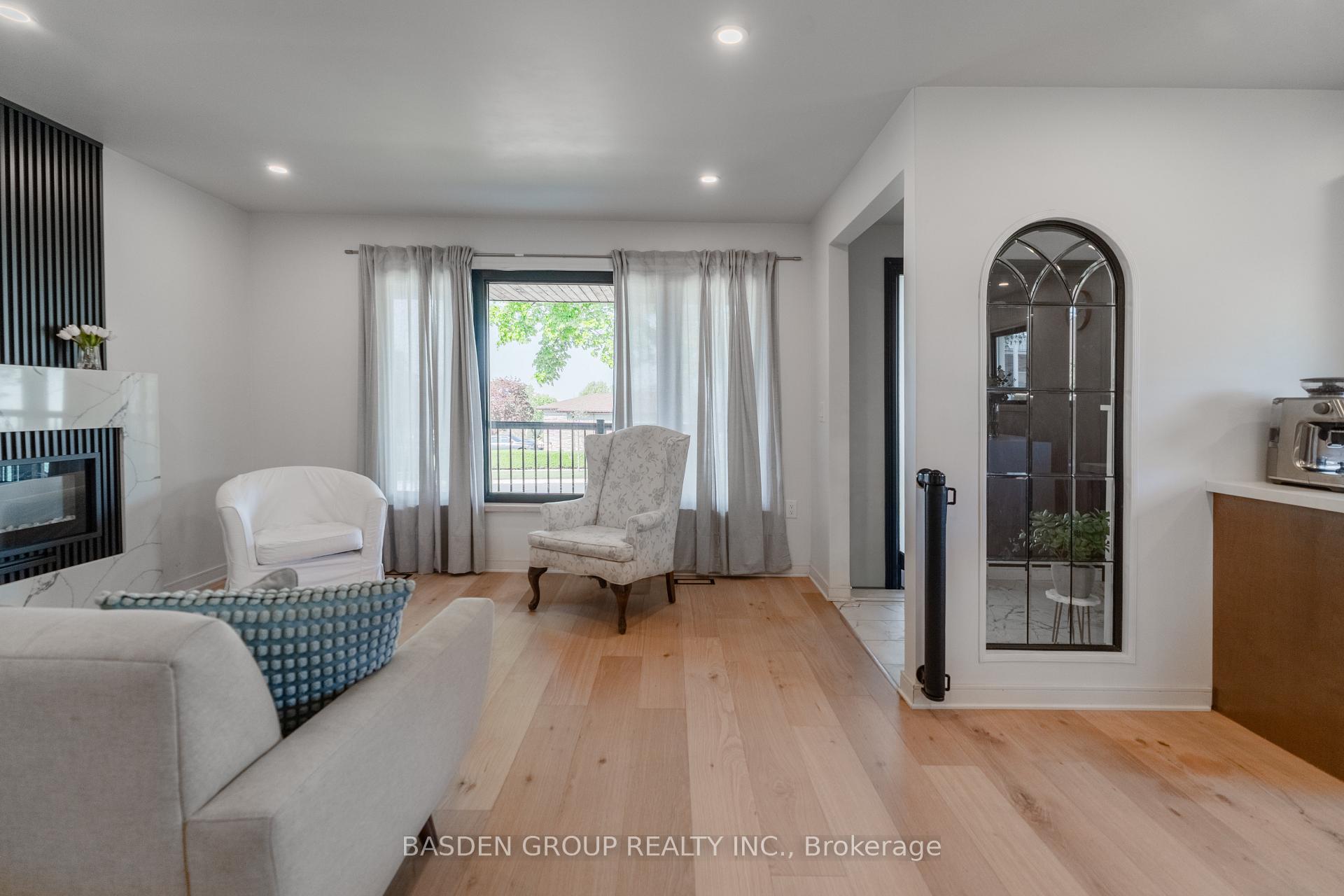 Photo 10 of 21 Mayberry Road, North York, Glenfield-Jane Heights — HOMEH