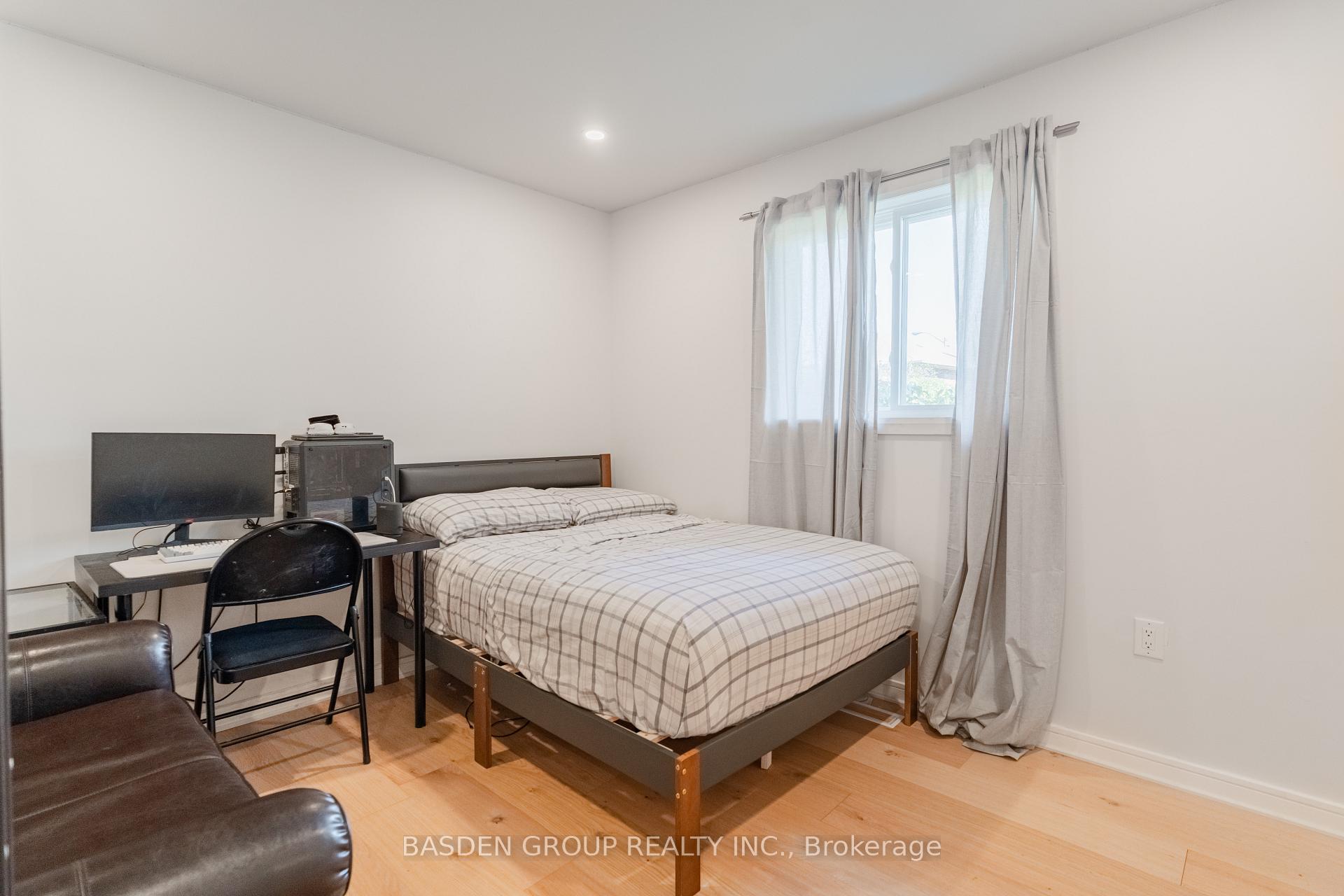 Photo 23 of 21 Mayberry Road, North York, Glenfield-Jane Heights — HOMEH