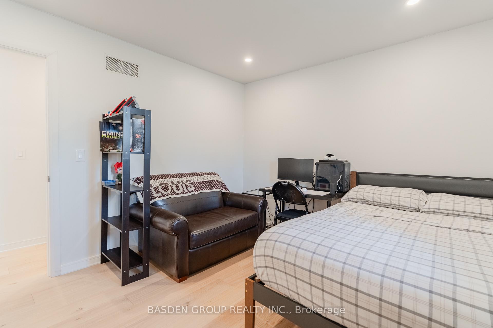 Photo 24 of 21 Mayberry Road, North York, Glenfield-Jane Heights — HOMEH