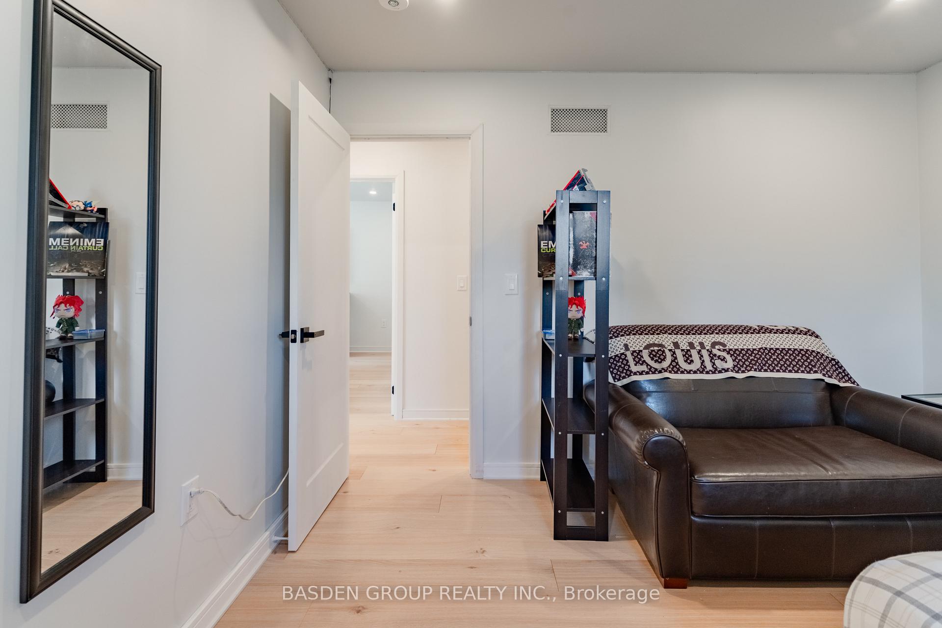 Photo 25 of 21 Mayberry Road, North York, Glenfield-Jane Heights — HOMEH