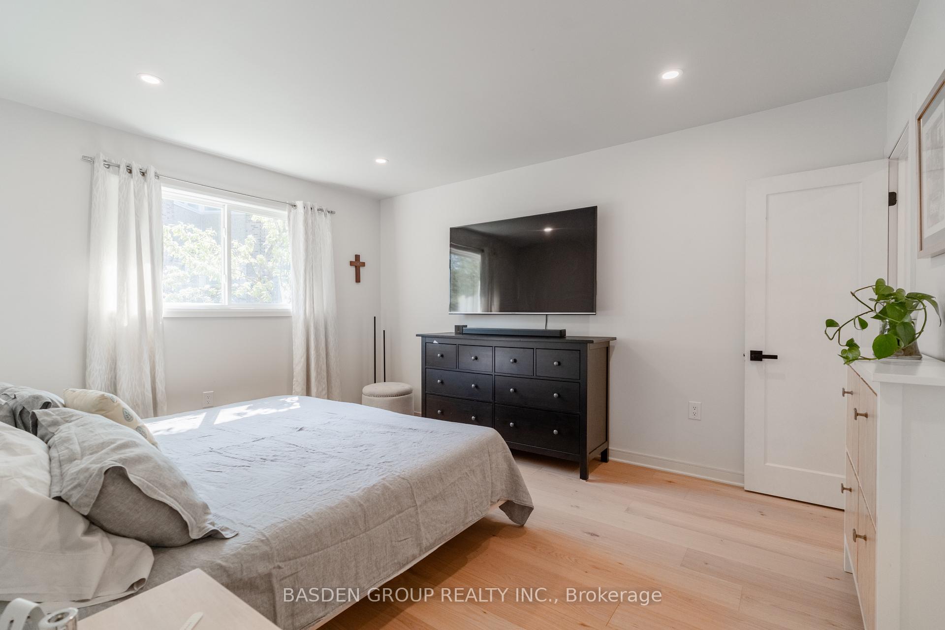Photo 29 of 21 Mayberry Road, North York, Glenfield-Jane Heights — HOMEH