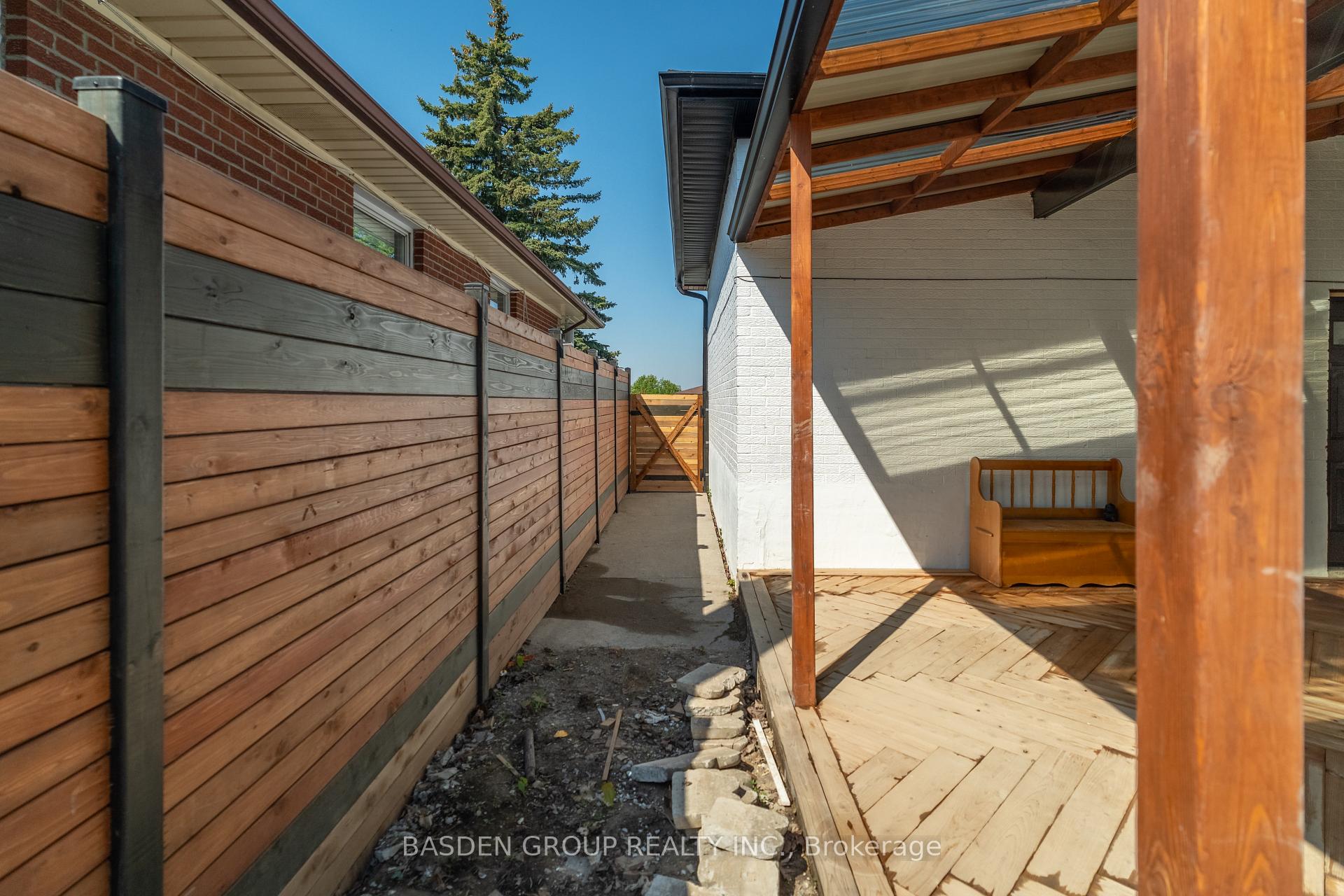 Photo 43 of 21 Mayberry Road, North York, Glenfield-Jane Heights — HOMEH