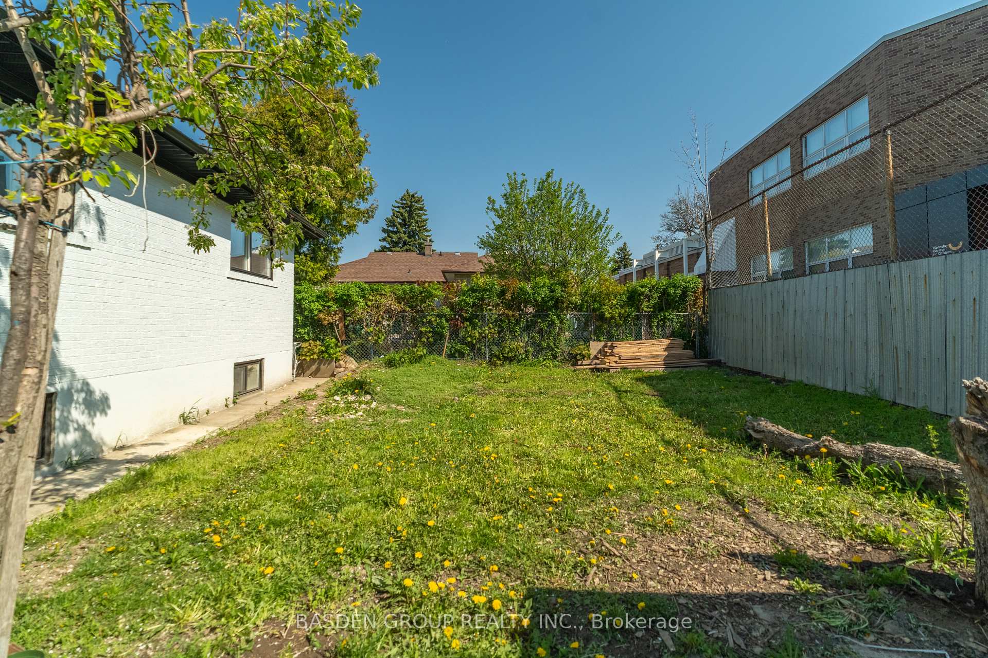 Photo 46 of 21 Mayberry Road, North York, Glenfield-Jane Heights — HOMEH