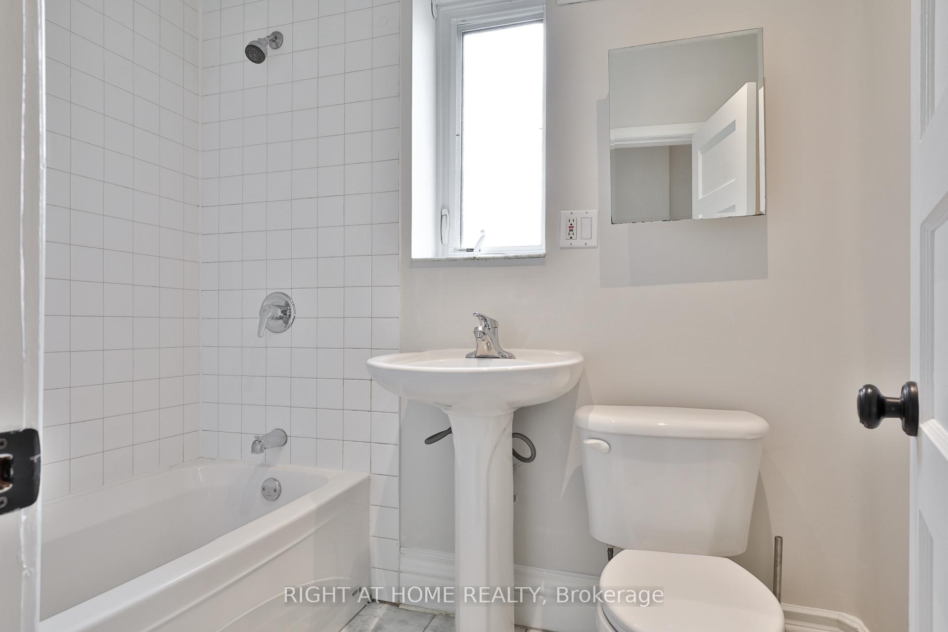 Photo 13 of 119 Manning Avenue, Toronto, Trinity-Bellwoods — HOMEH