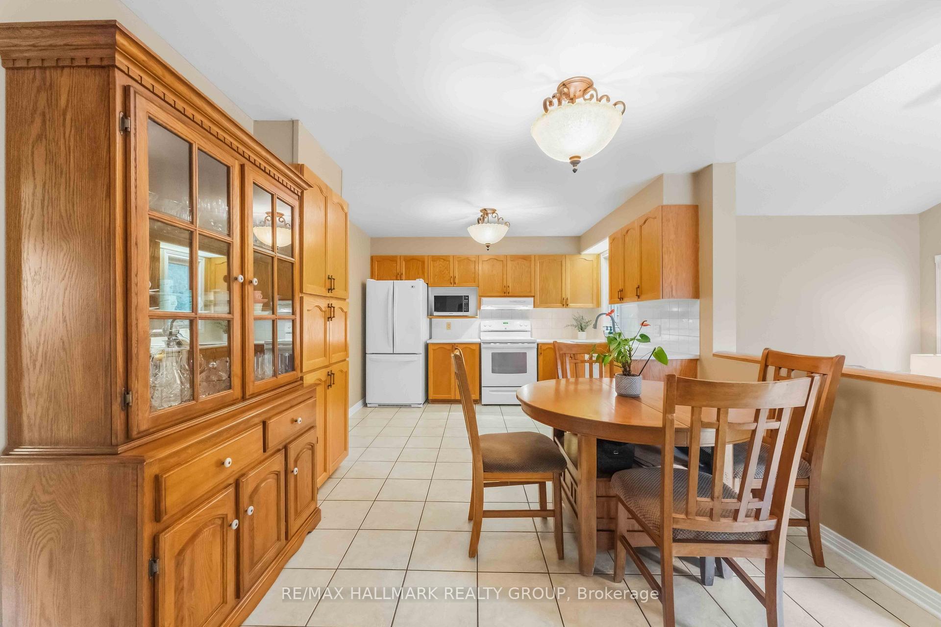 Photo 10 of 2053 Rolling Brook Drive, Ottawa, Chapel Hill South - Orleans Village — HOMEH