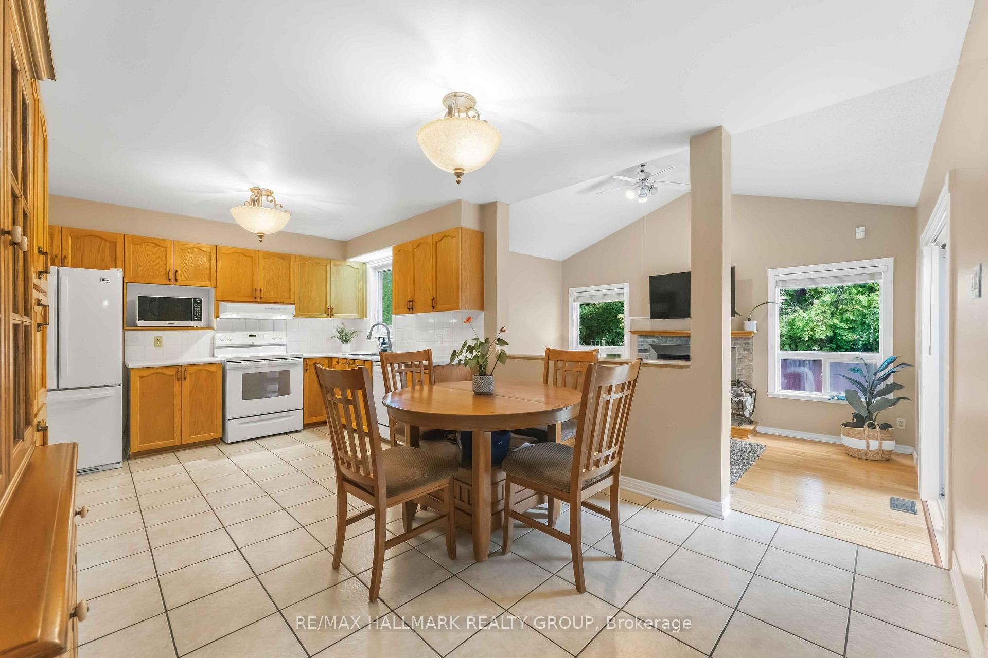 Photo 11 of 2053 Rolling Brook Drive, Ottawa, Chapel Hill South - Orleans Village — HOMEH