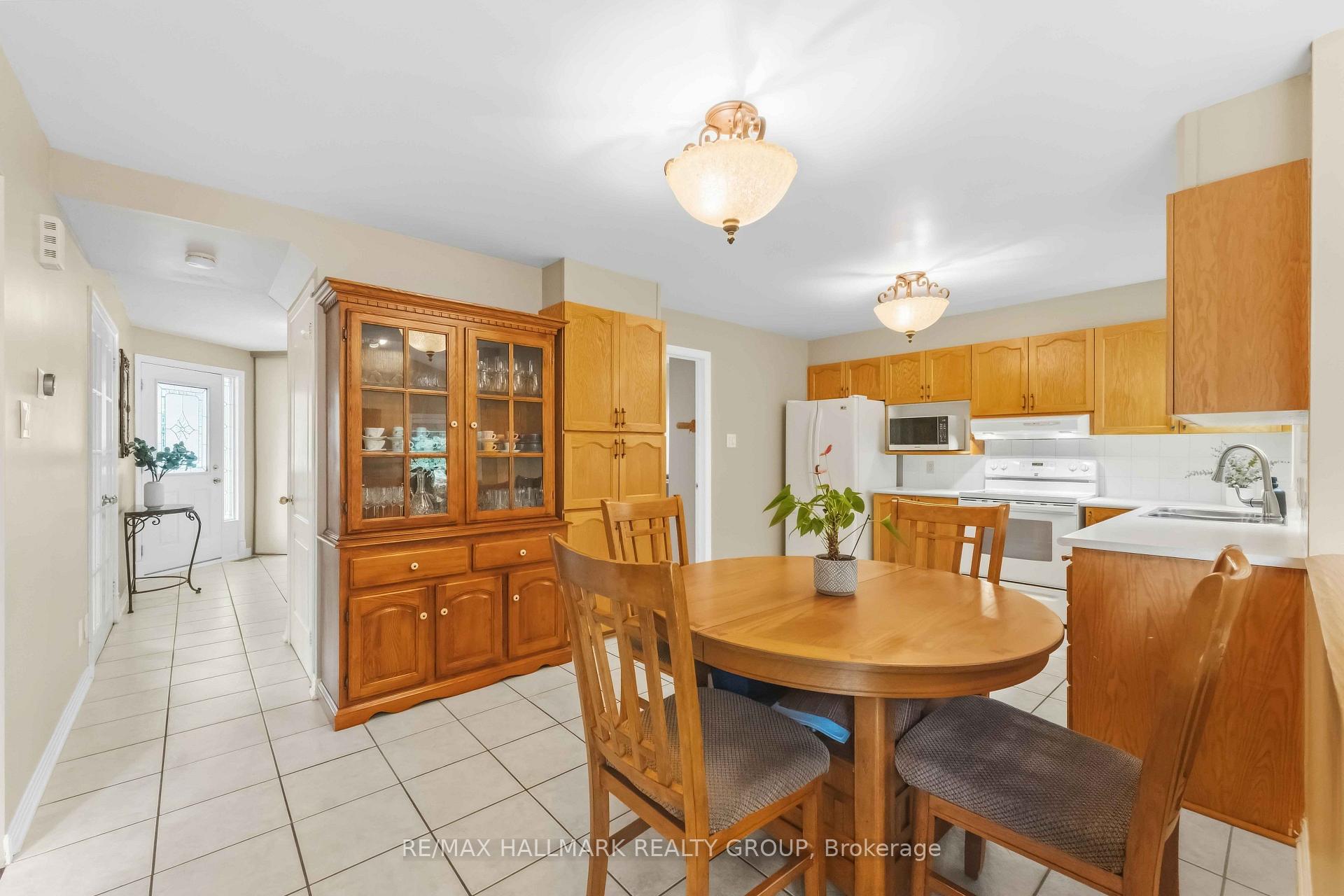 Photo 12 of 2053 Rolling Brook Drive, Ottawa, Chapel Hill South - Orleans Village — HOMEH