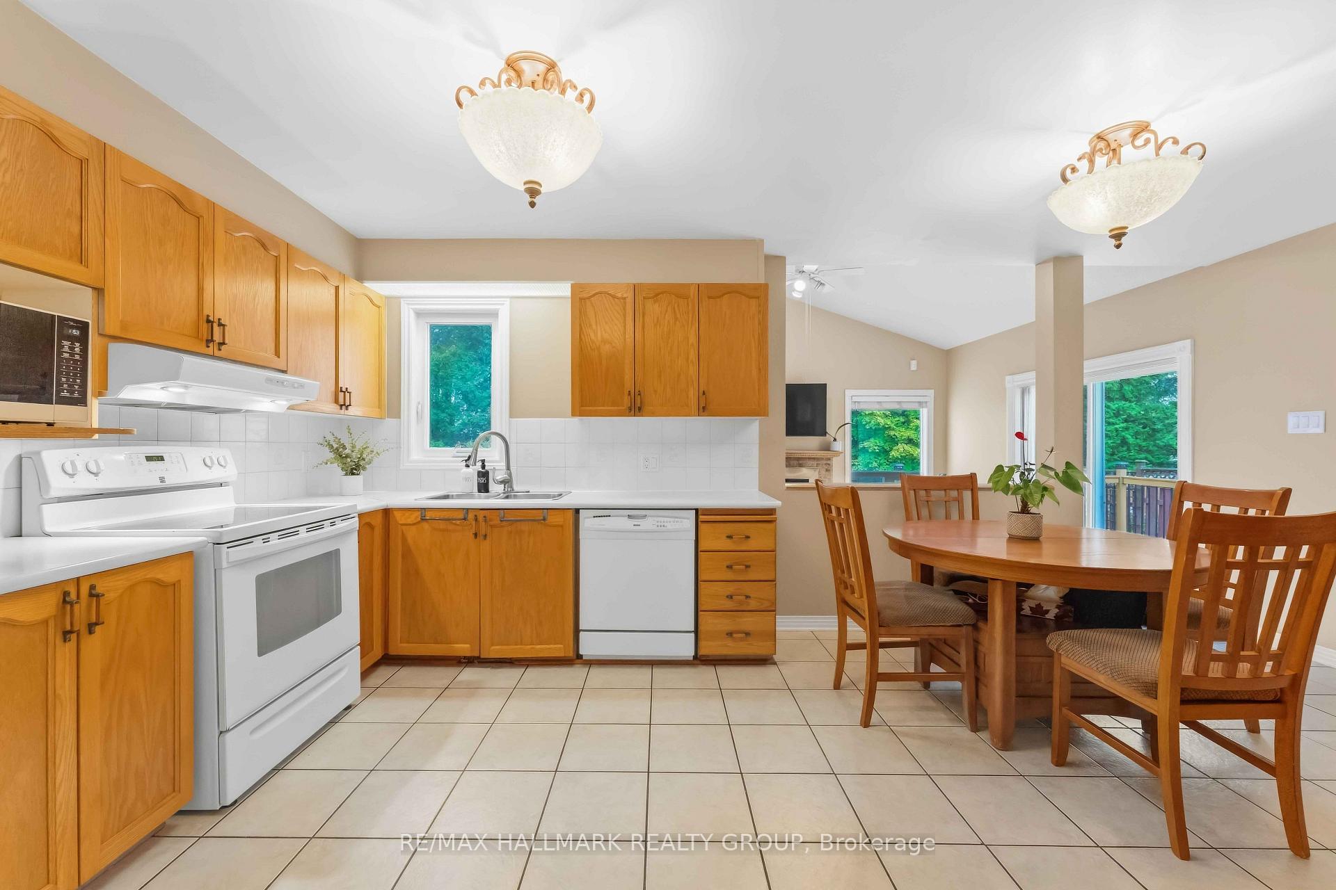 Photo 14 of 2053 Rolling Brook Drive, Ottawa, Chapel Hill South - Orleans Village — HOMEH