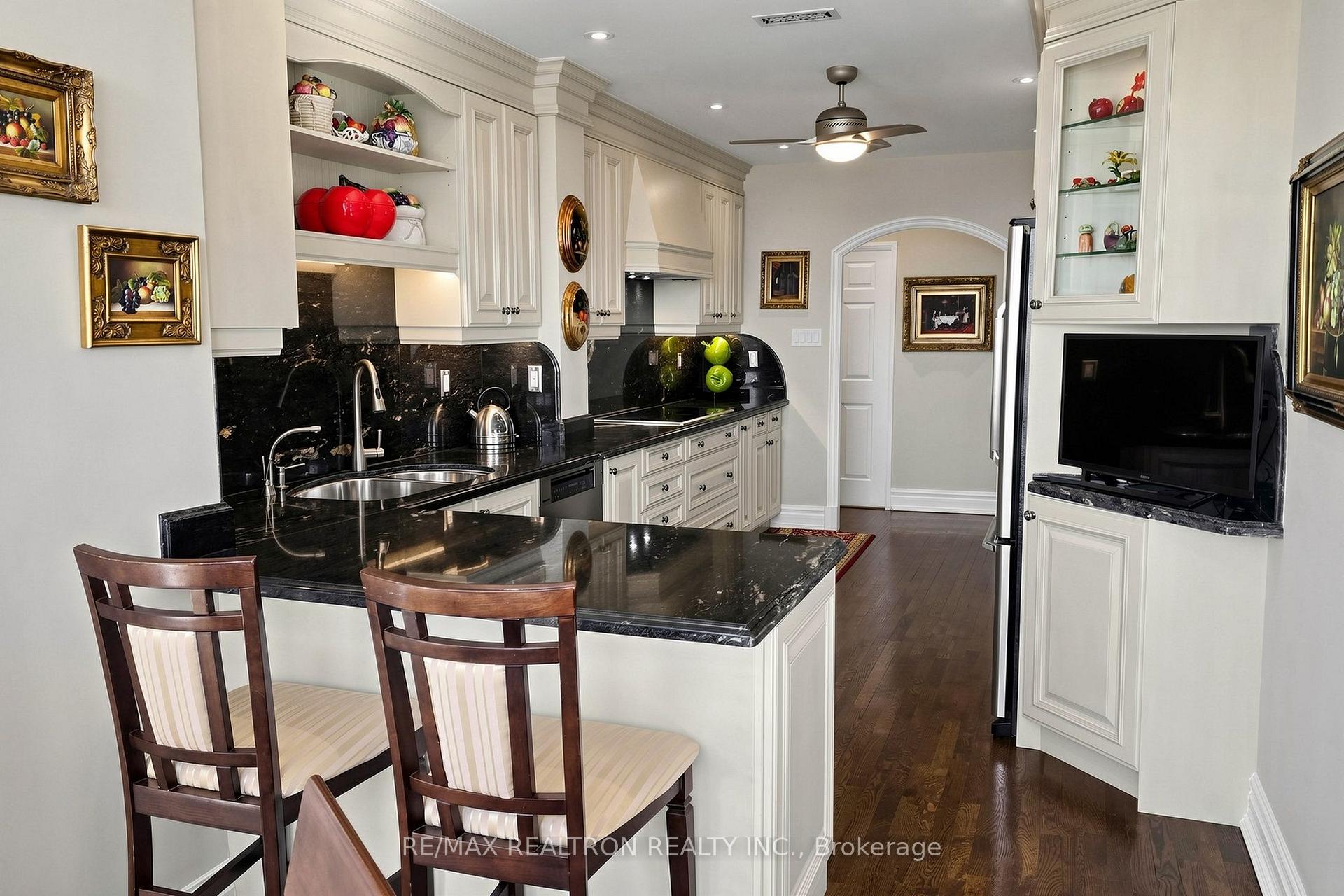Photo 19 of Unit 1810, 7300 Yonge Street, Vaughan, Crestwood-Springfarm-Yorkhill — HOMEH