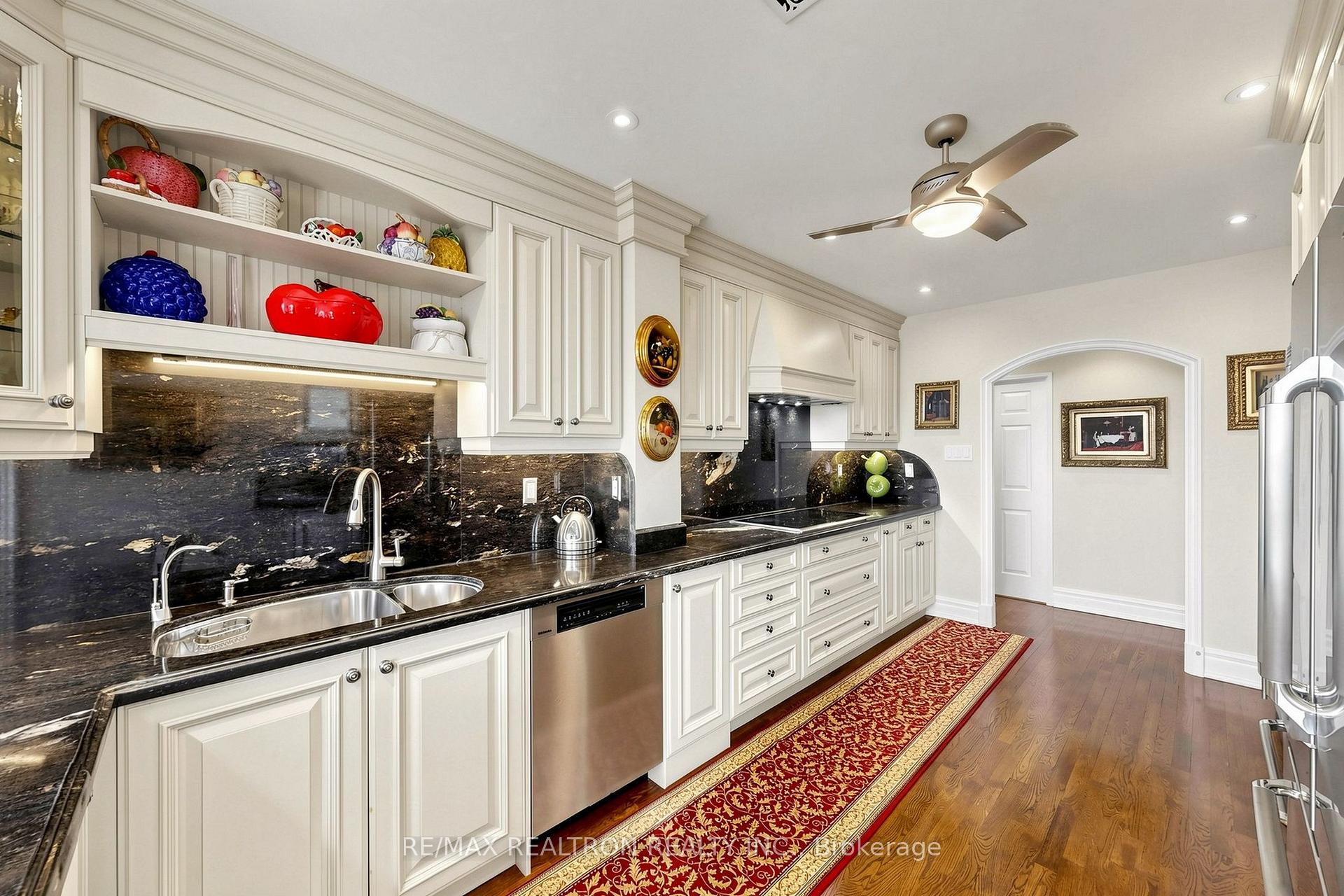 Photo 20 of Unit 1810, 7300 Yonge Street, Vaughan, Crestwood-Springfarm-Yorkhill — HOMEH