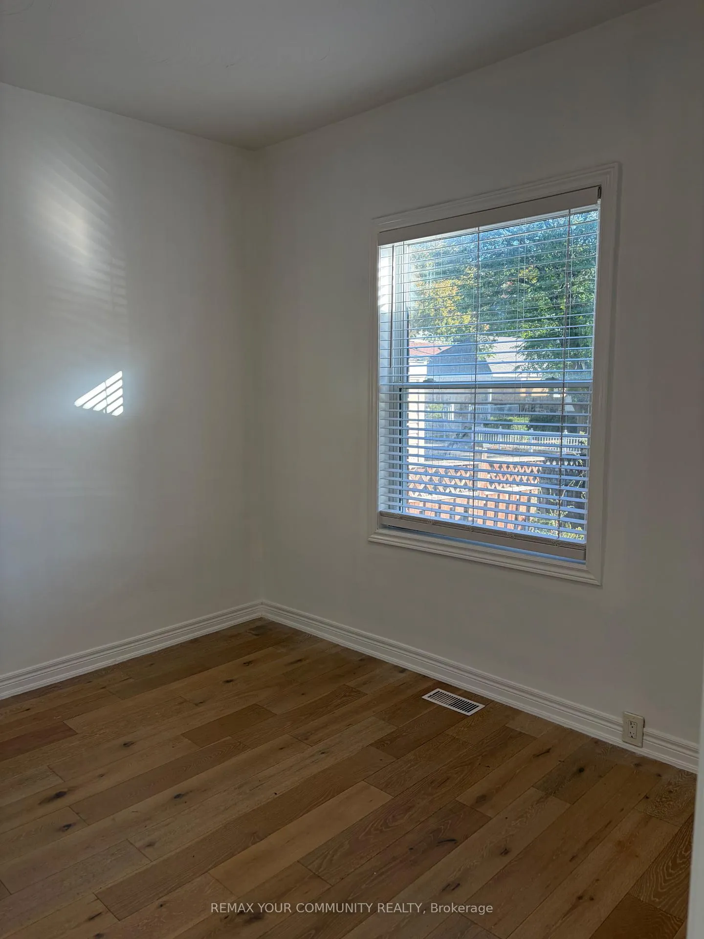 Photo 4 of Unit Main, 504 Caledonia Road, Toronto, Caledonia-Fairbank — HOMEH