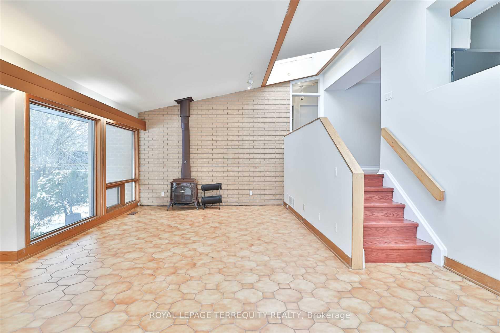 Photo 5 of 11 Leacroft Crescent, North York, Banbury-Don Mills — HOMEH