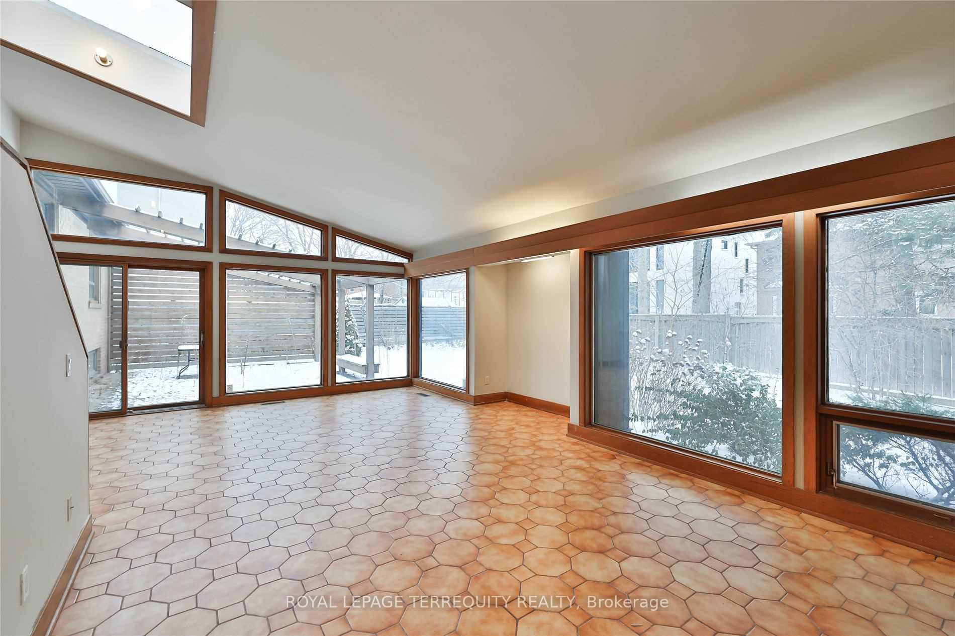 Photo 7 of 11 Leacroft Crescent, North York, Banbury-Don Mills — HOMEH